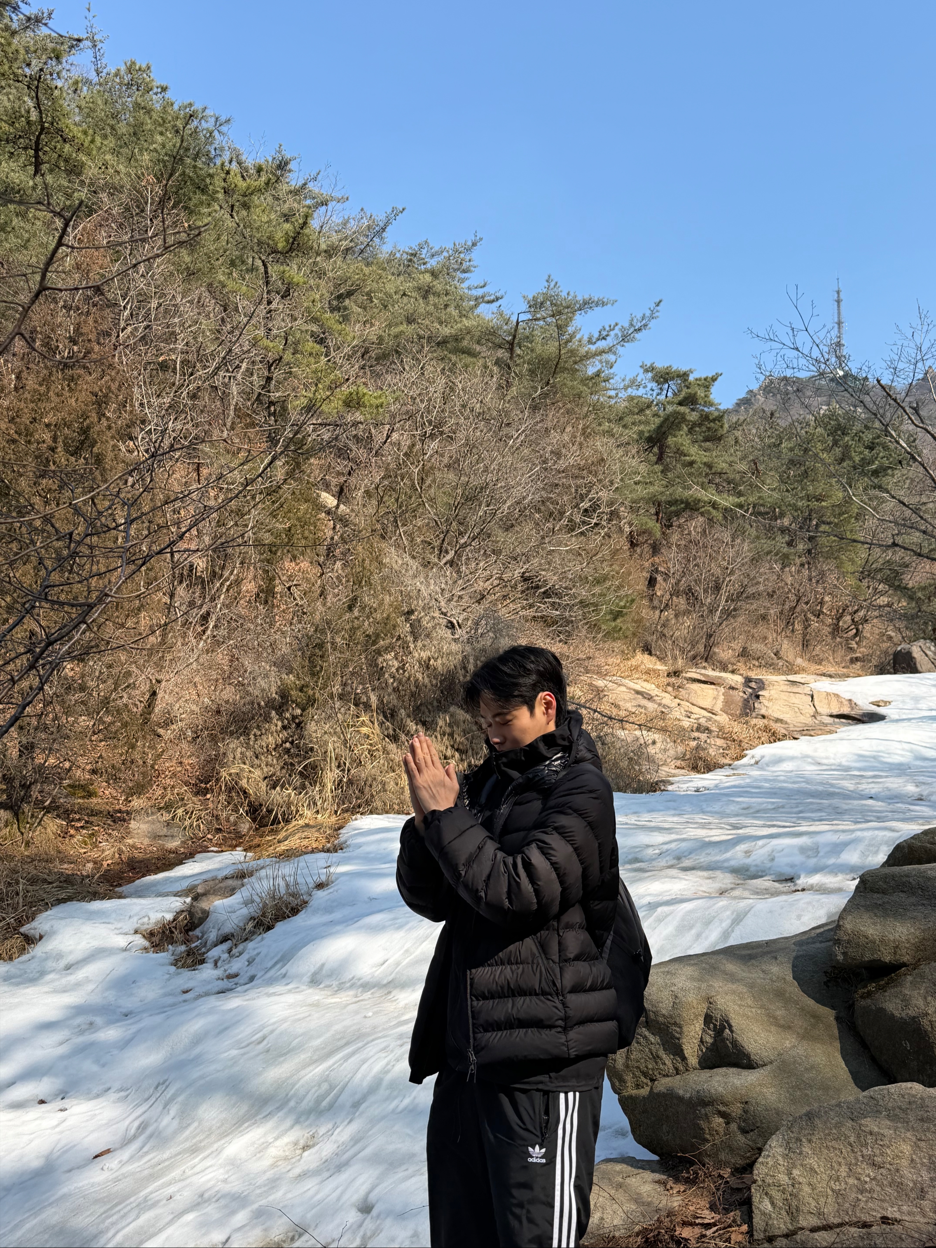 Musinsa Standard City Leisure Hooded Light Down Jacket Black, Arc'teryx Squamish Hoody Black 착용 스타일 - 2