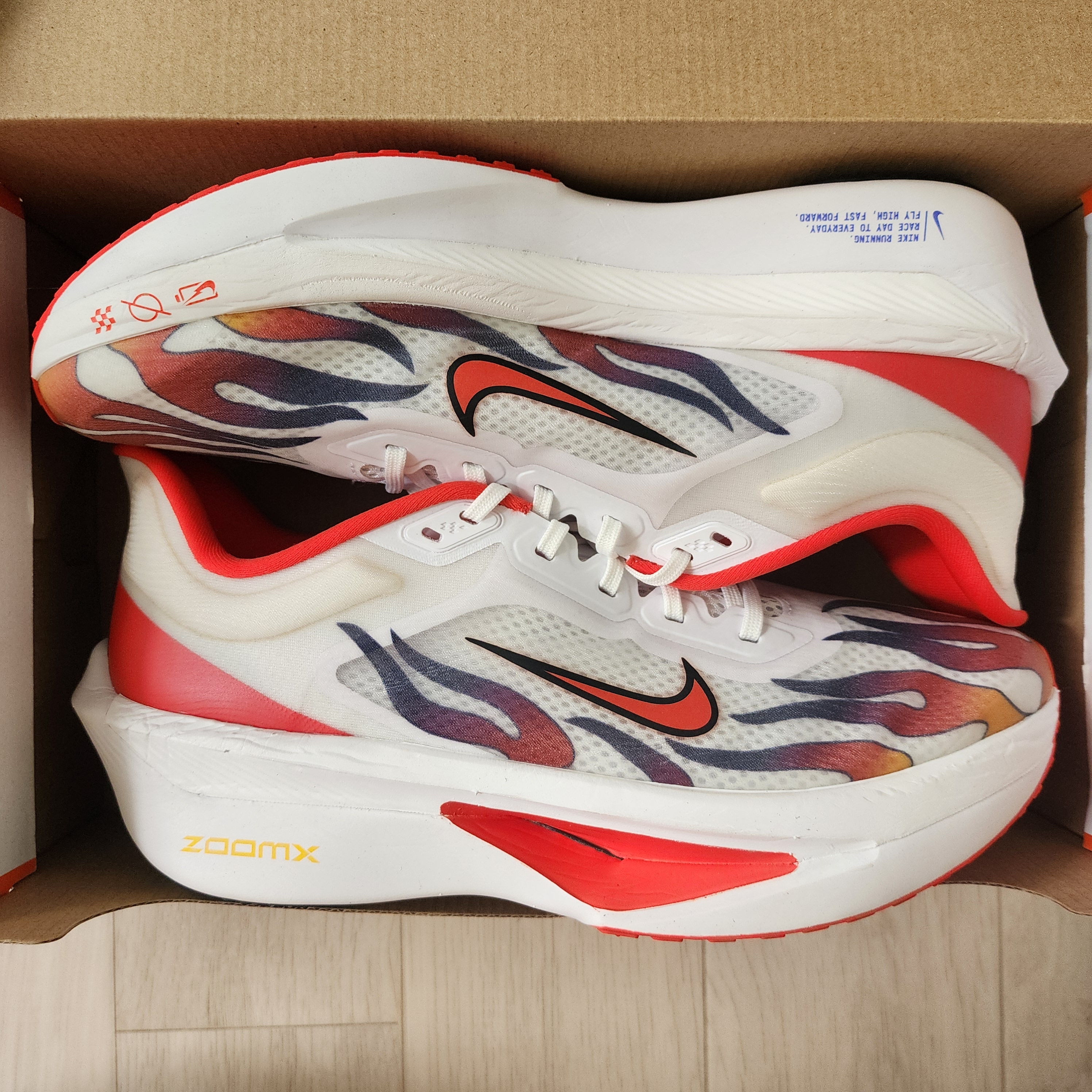 Nike Zoom Fly 6 PRM White Habanero Red 착용 스타일 - 1