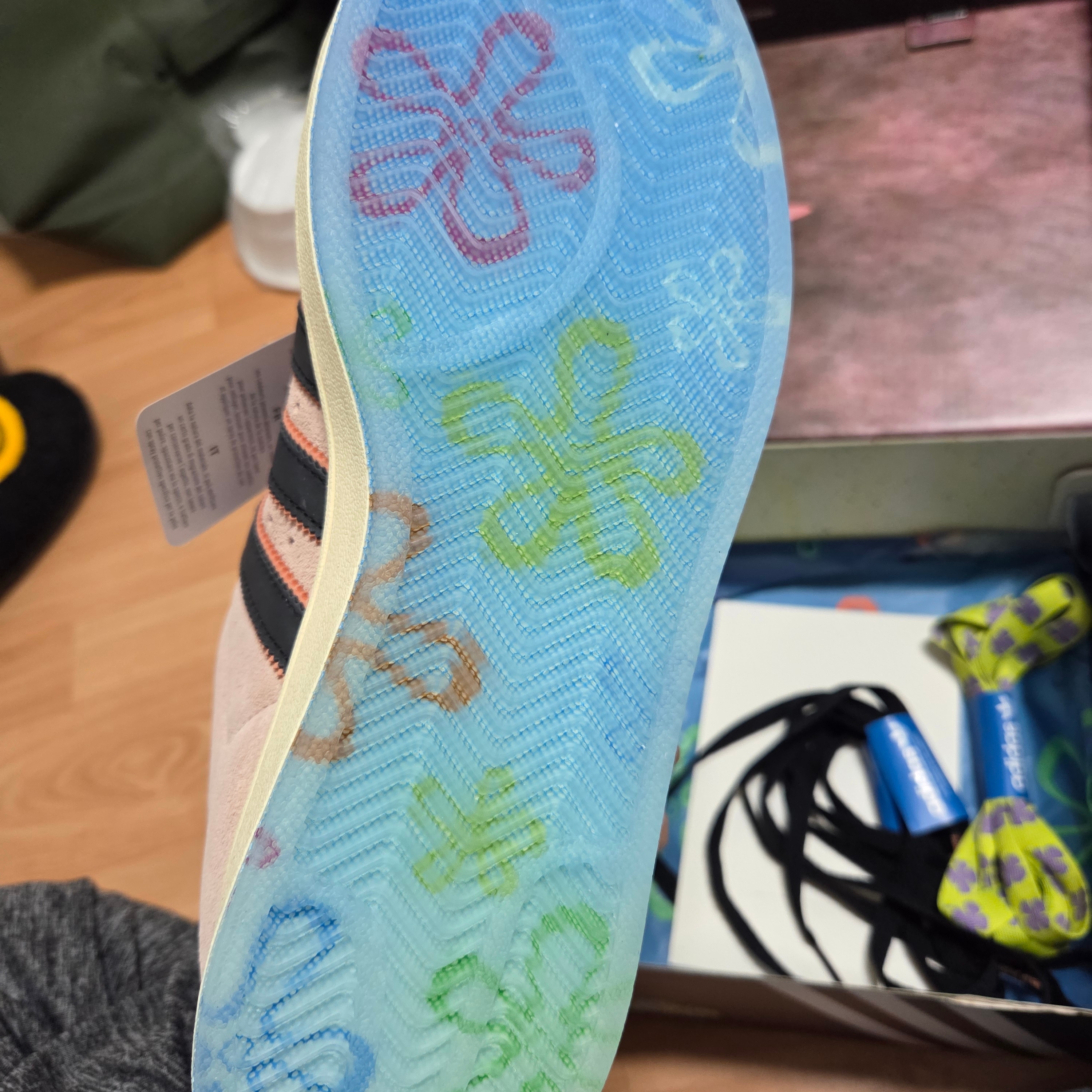 Adidas x Spongebob Patrick Superstar Black Core Black 착용 스타일 - 2