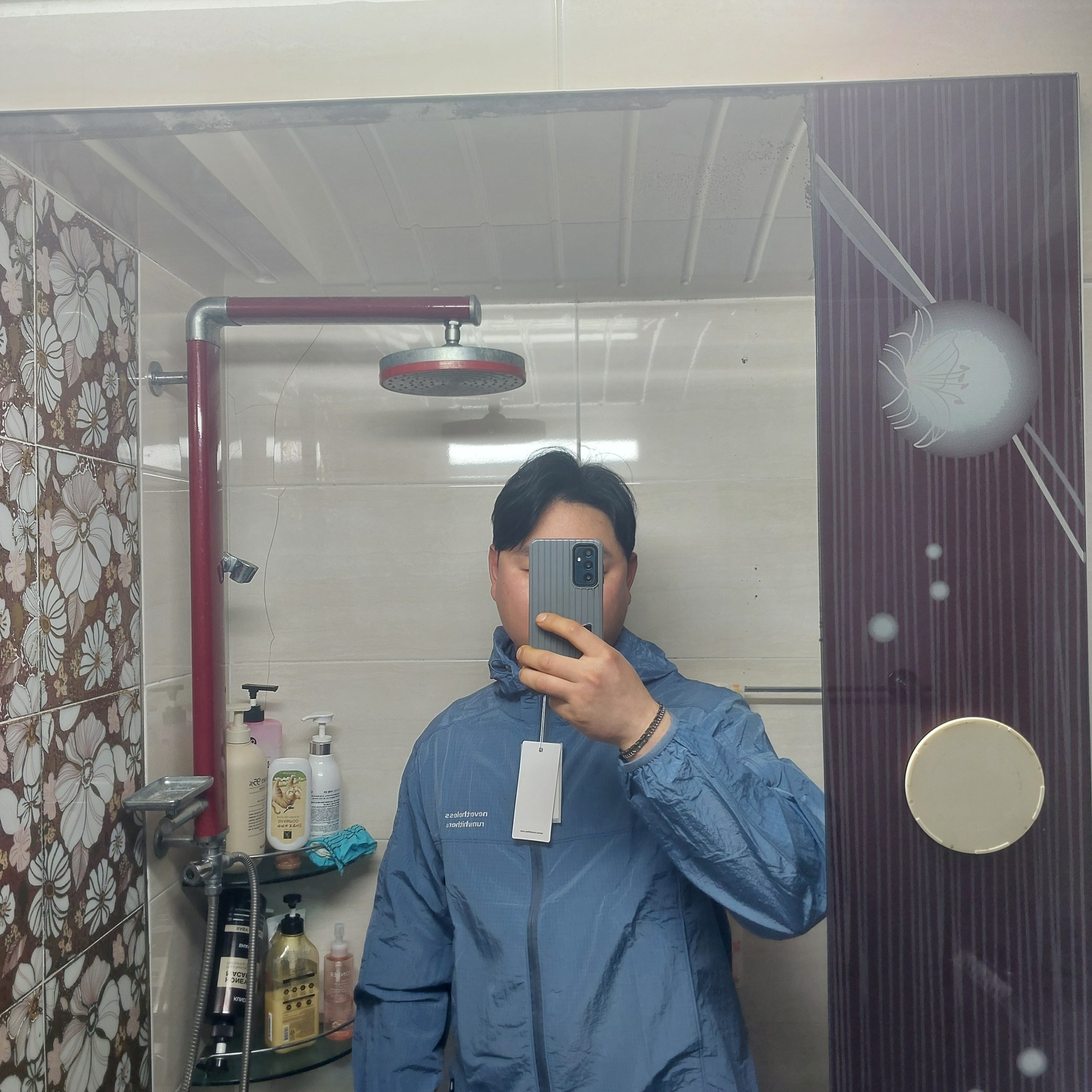 [KREAM 단독] runwhither Windbreaker Jacket V2 Blue 착용 스타일 - 3