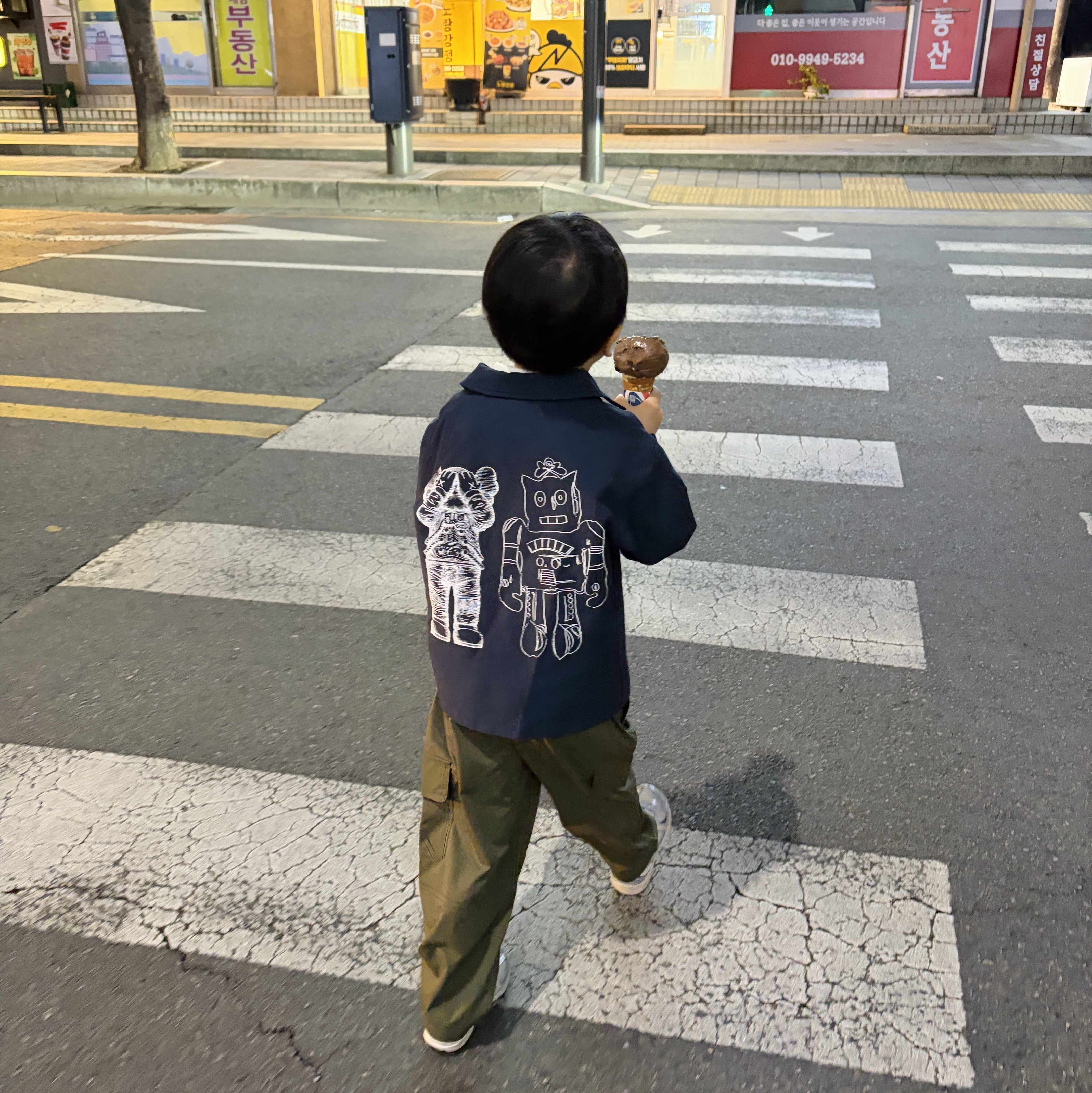 (Kids) Uniqlo UT x Kaws x Warhol Coach Jacket Navy, (PS) New Balance 530 Silver - M Medium 착용 스타일 - 6