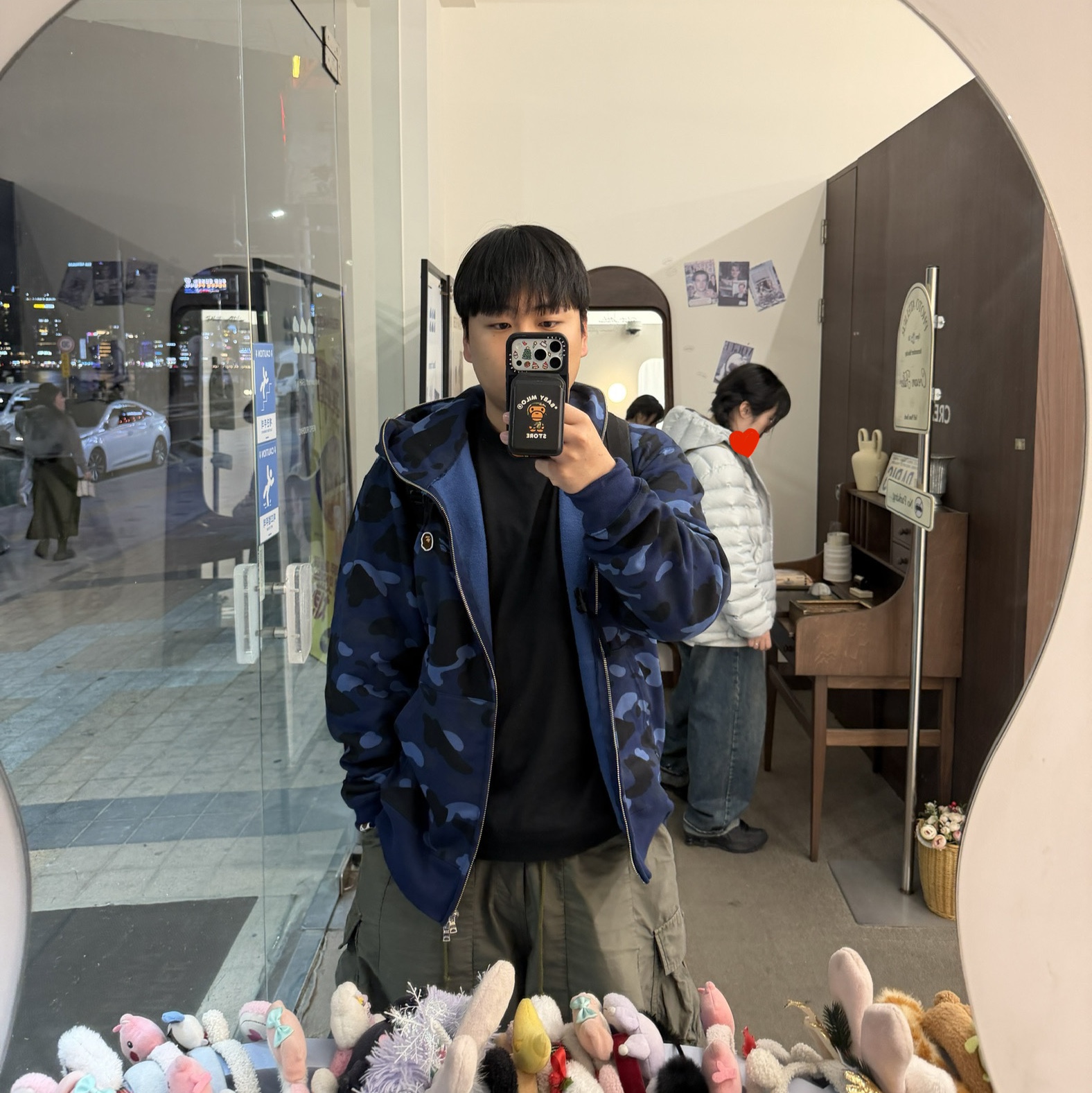 BAPE One Point Color Camo Cropped Full Zip Hoodie Navy, BAPE Baby Milo MagSafe Card Holder Black 착용 스타일