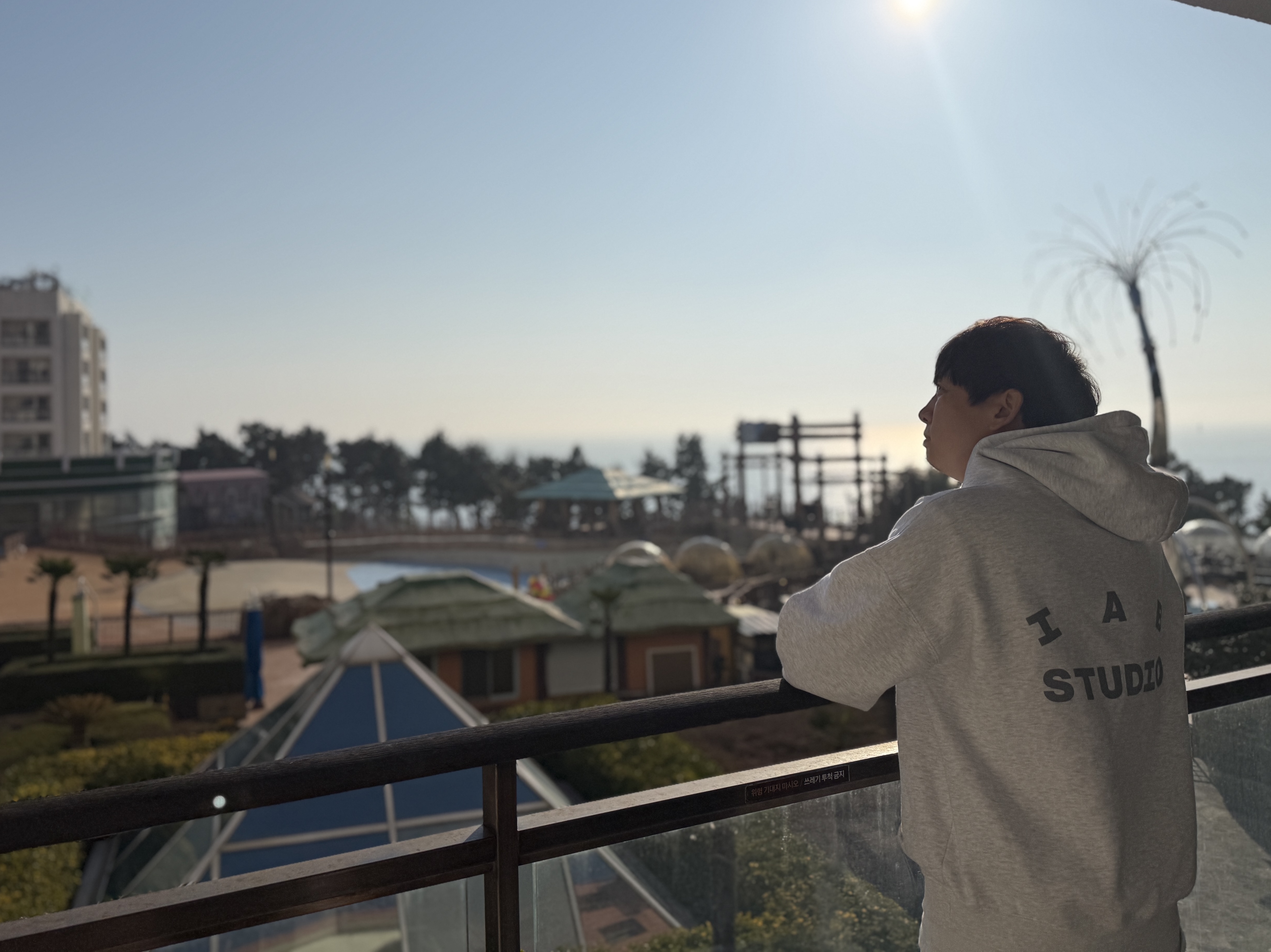 IAB Studio Hoodie Light Gray, IAB Studio Seoul Sweatpants Light Gray 착용 스타일 - 2