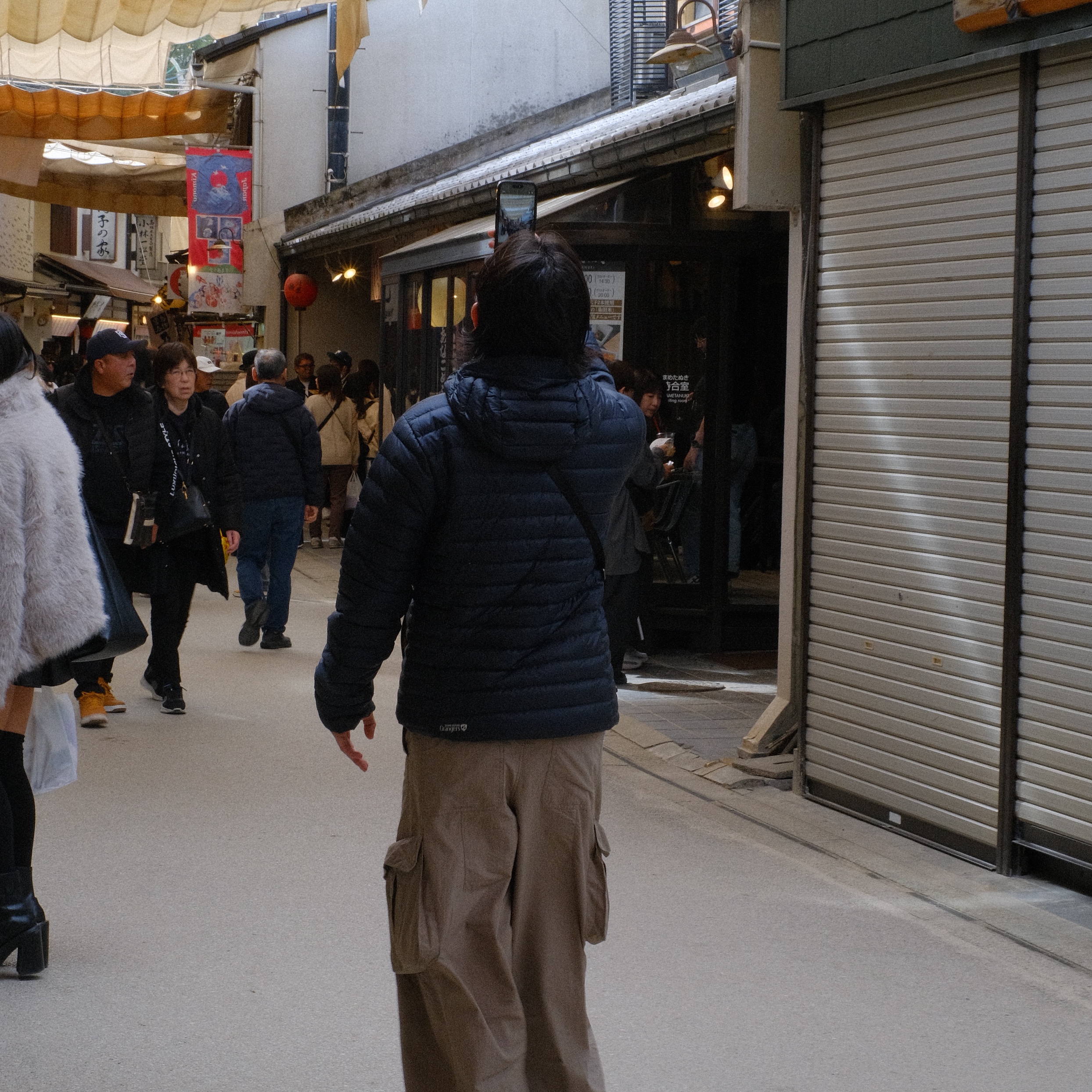 Rab Microlight Alpine Jacket Beluga, Asics Unlimited Gel-Kayano 14 Oyster Grey Clay Grey 착용 스타일 - 2