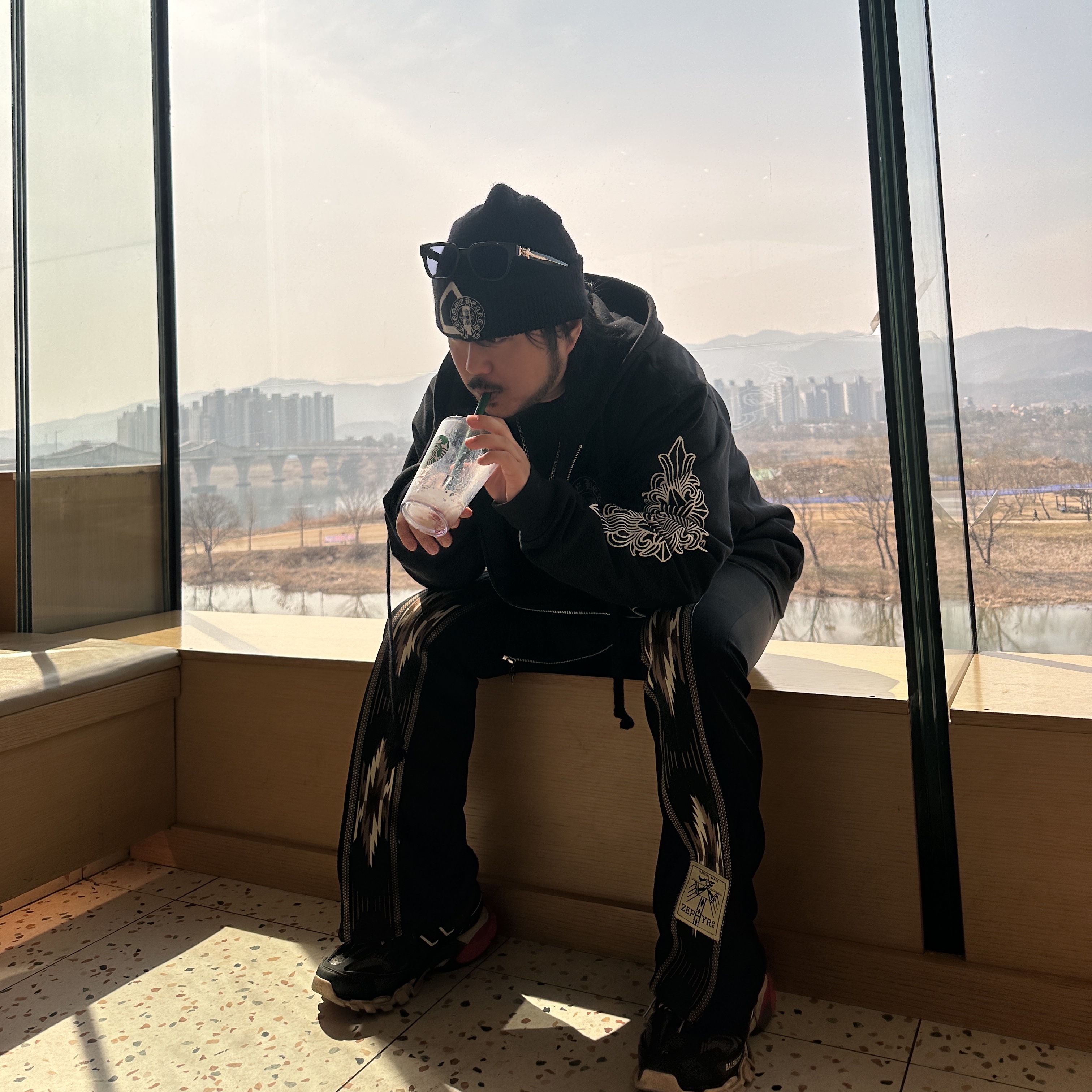 Chrome Hearts Horseshoe Floral Fleece Zip-Up Hoodie Black, Chrome Hearts Vagillionaire II Black 18K Gold Plated 착용 스타일