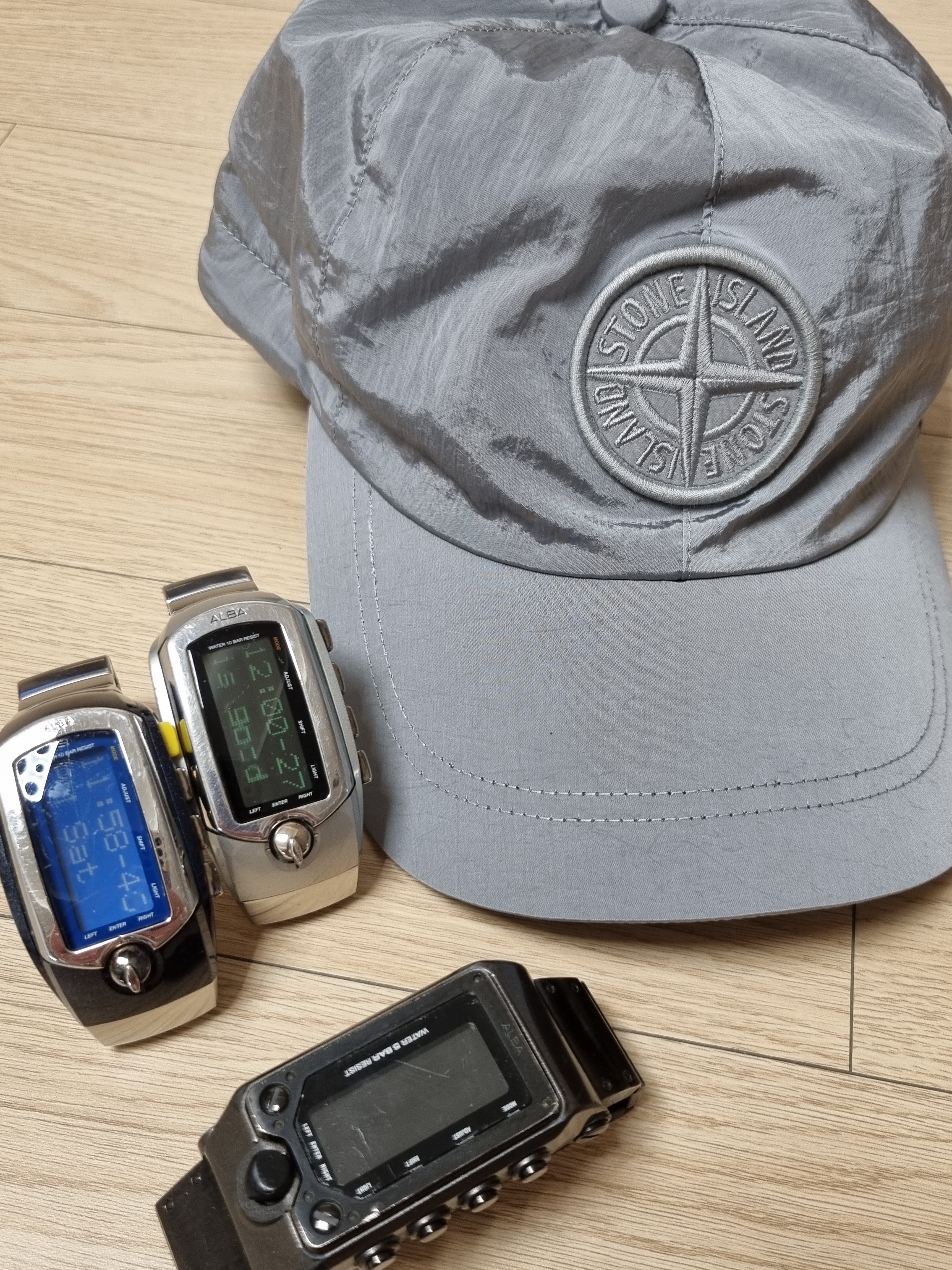 Stone Island 9100995 Nylon Metal in Econyl Baseball Cap Pearl Grey - 25SS 착용 스타일