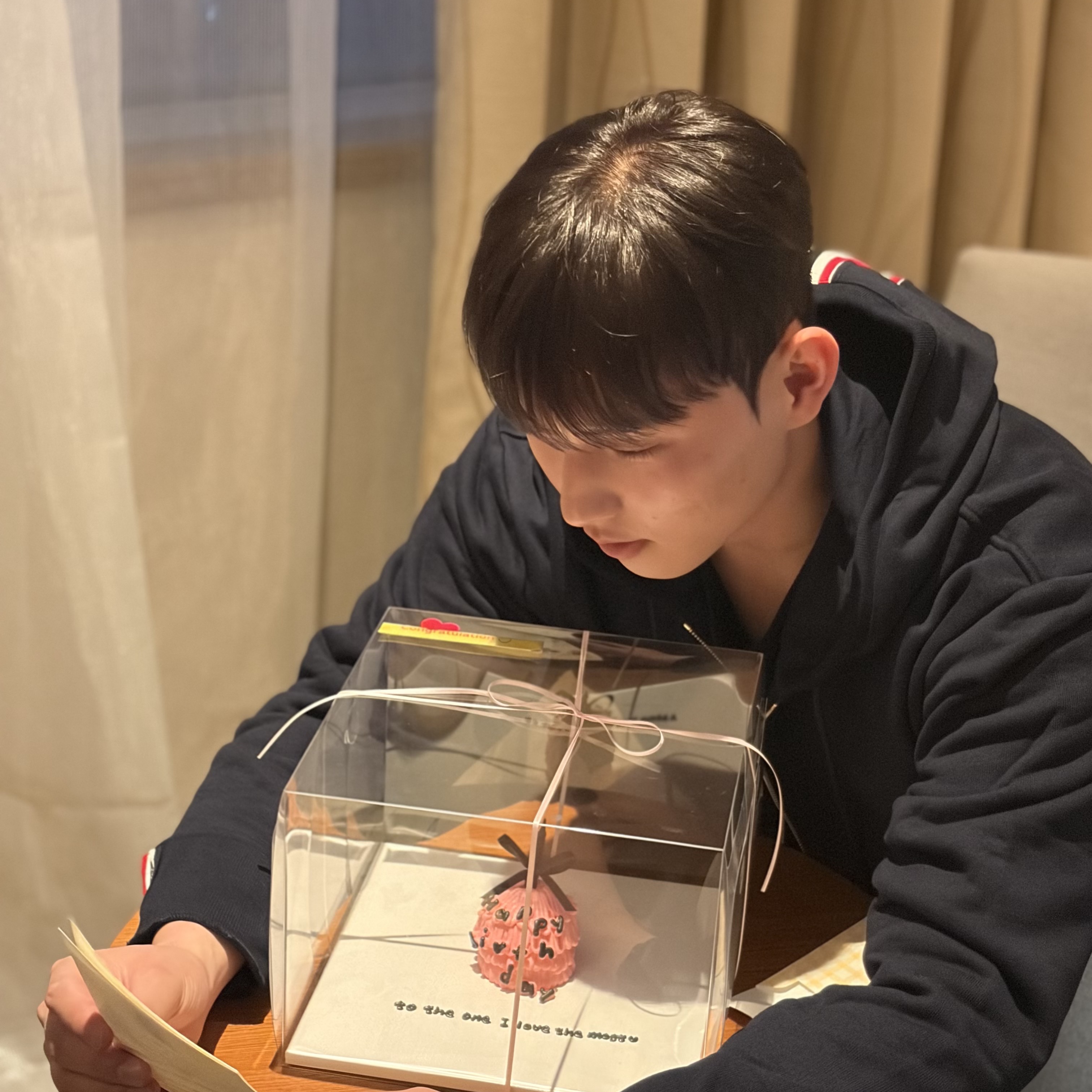 Thom Browne Cotton Loopback Center Back Stripe Zip Hoodie Navy 착용 스타일 - 3