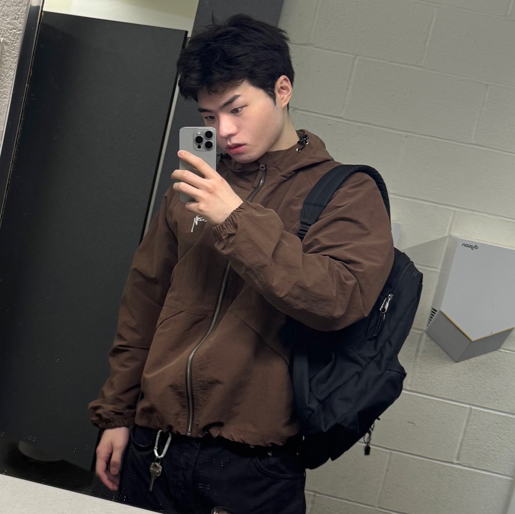 Stussy Wave Dye Beach Shell Jacket Coffee, Stussy Washed Canvas Big OL' Jean Black 착용 스타일 - 1