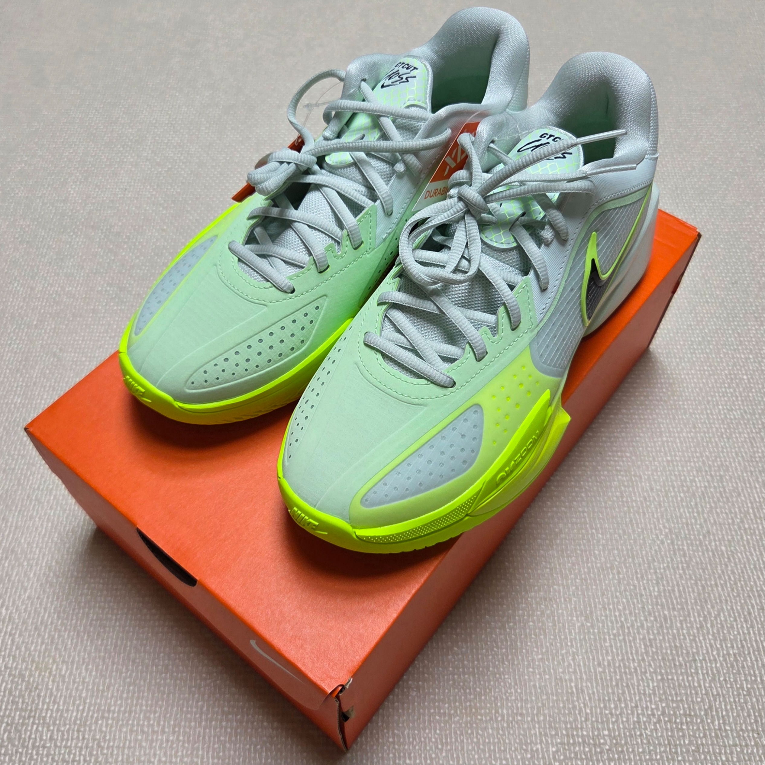 Nike G.T. Cut Cross EP Barely Green Volt 착용 스타일 - 1