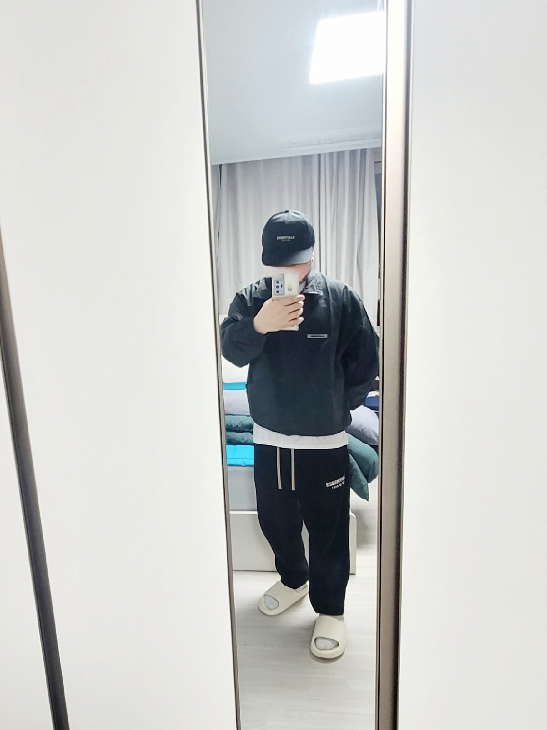Essentials x New Era Retro Crown Strapback Black, Essentials Track Jacket Black - 20FW 착용 스타일
