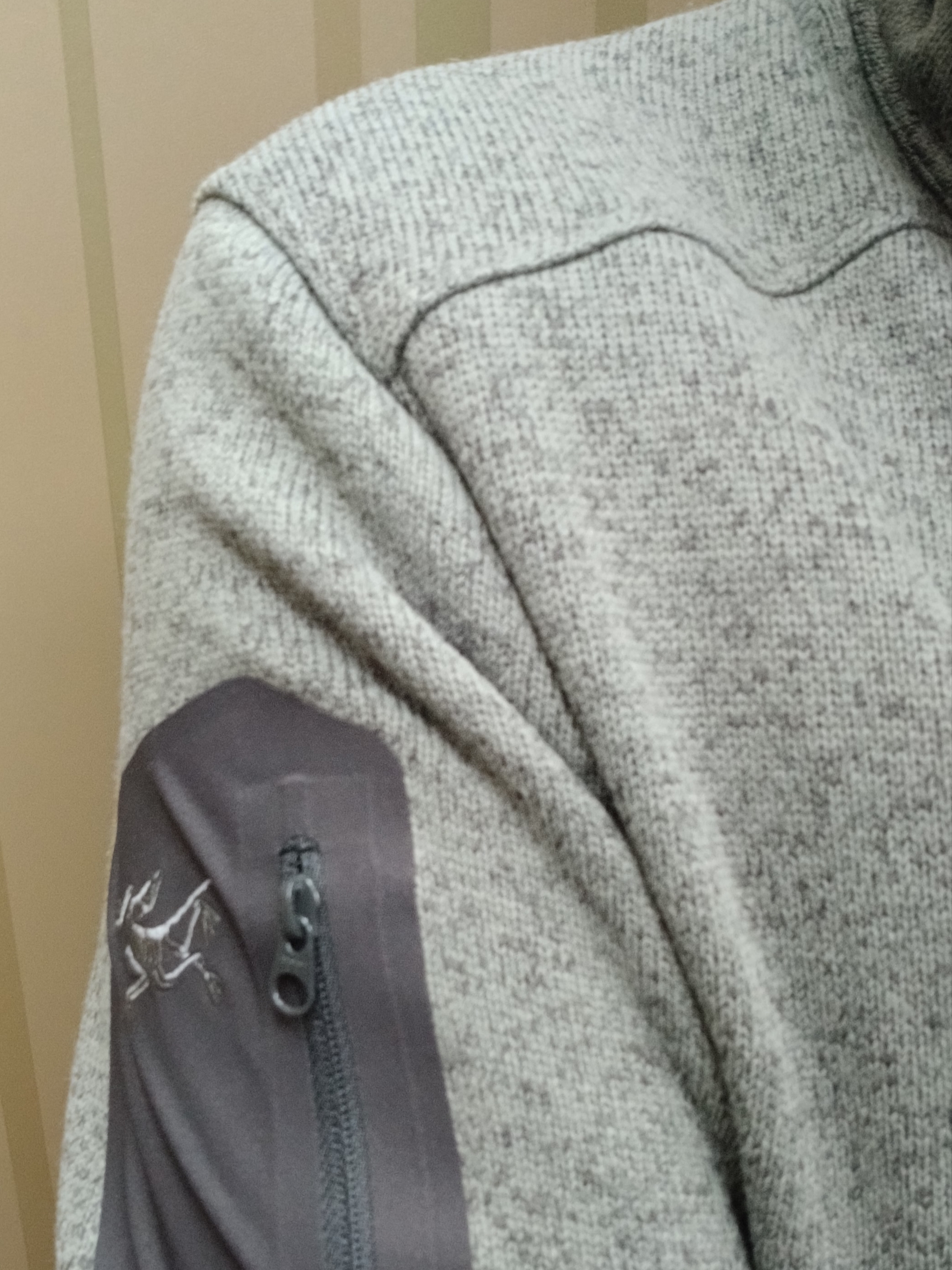 Arc'teryx Allium Insulated Jacket Black, Arc'teryx Covert Cardigan Void Heather Graphite 착용 스타일 - 2
