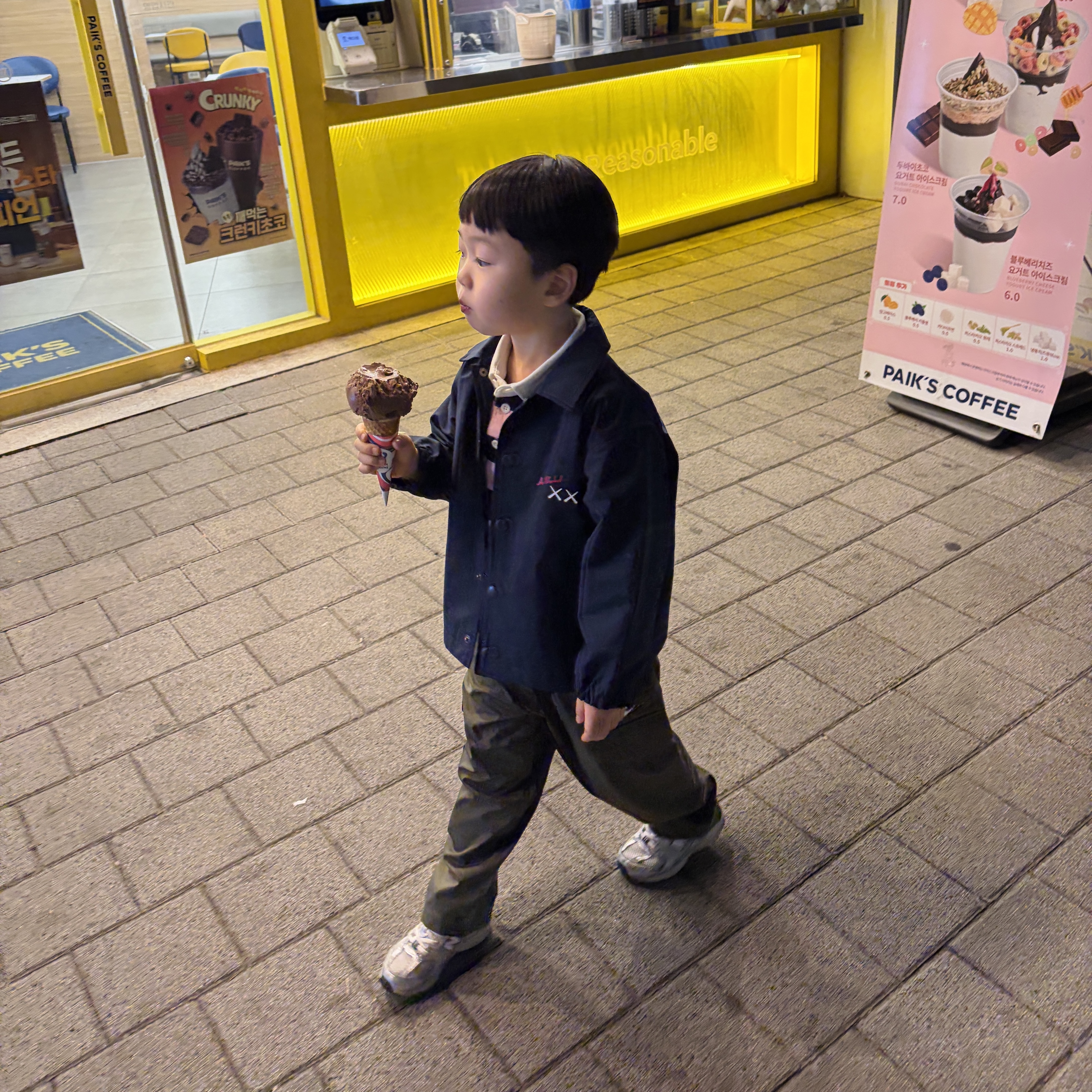 (Kids) Uniqlo UT x Kaws x Warhol Coach Jacket Navy, (PS) New Balance 530 Silver - M Medium 착용 스타일 - 7