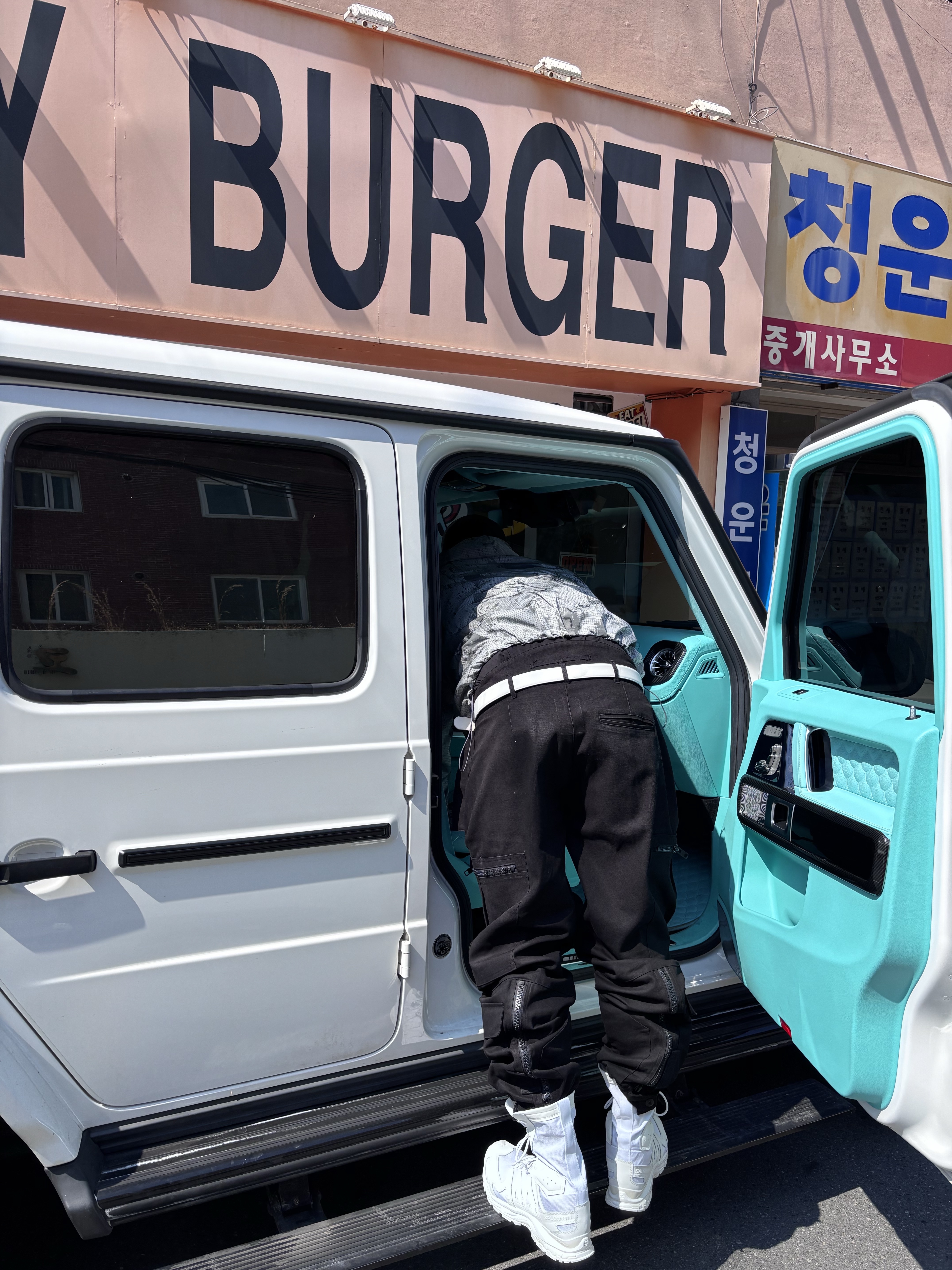 Salomon x Rier XA Jungle White, Wapworks Arctic Suspender Pants Black 착용 스타일 - 5