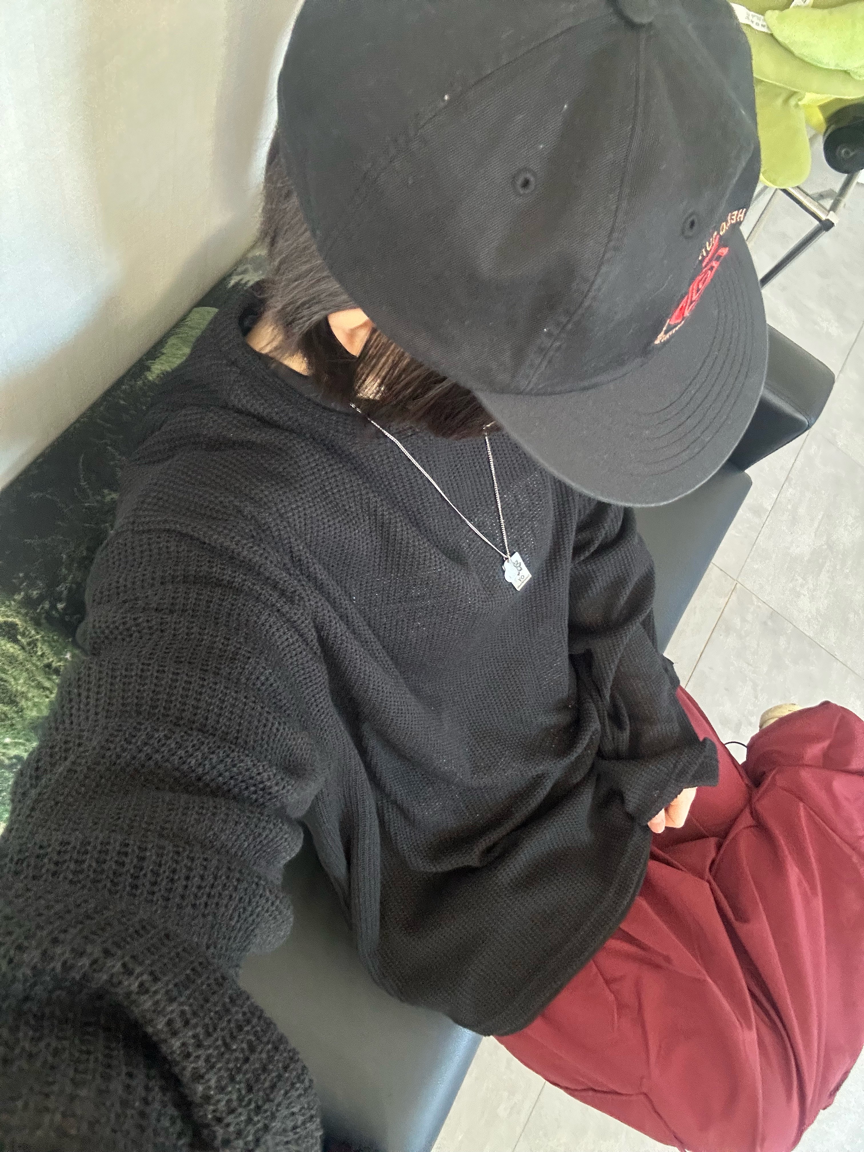 Converse x Play Comme des Garcons Chuck 70 Ox Black, Hello Sunrise Fish Oval Logo Relaxed Fit 6P Cap Black 착용 스타일 - 8