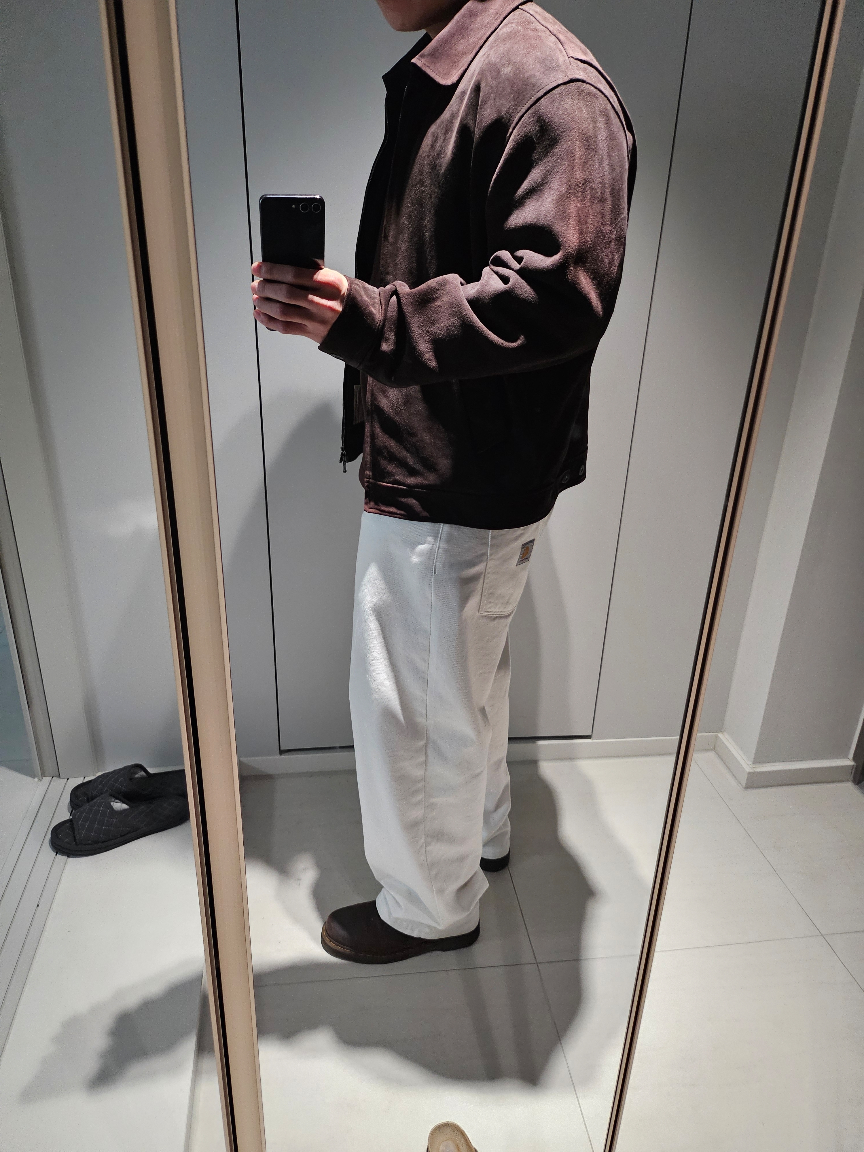 Carhartt WIP Brandon Pants White Rinsed, Dr. Martens 1461 Crazy Horse Dark Brown 착용 스타일 - 2