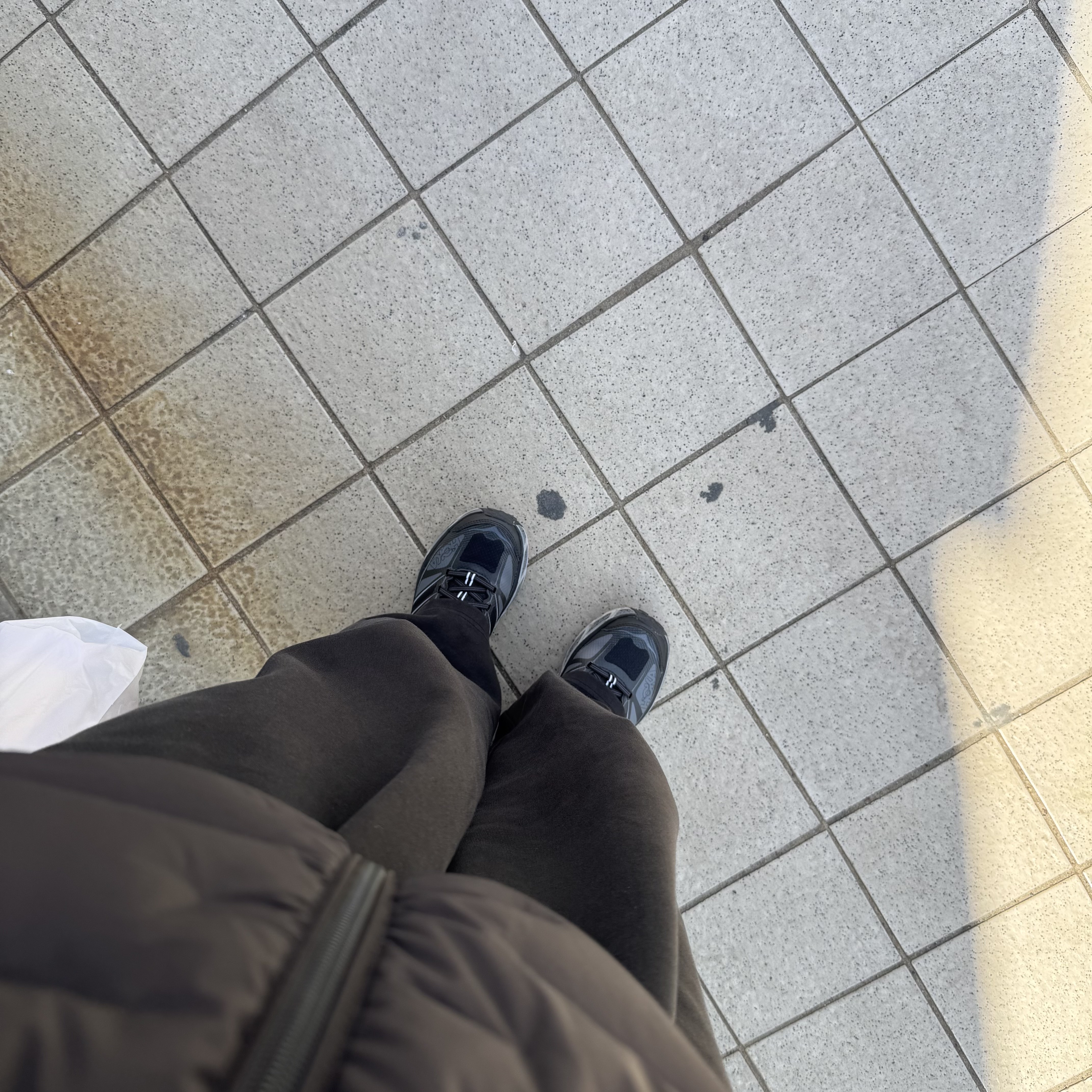 Hoka Mafate Speed 2 Black Castlerock 착용 스타일 - 2