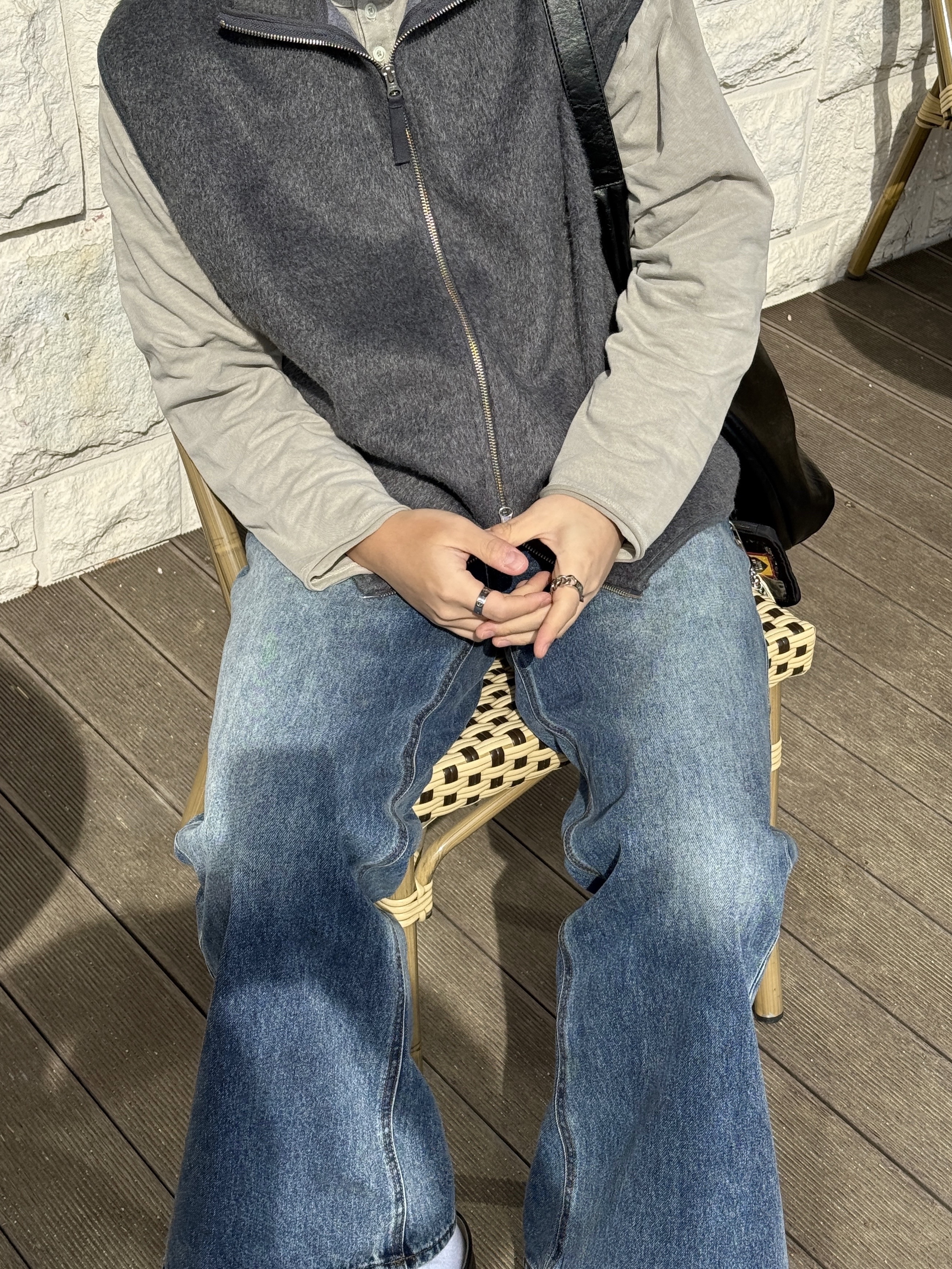 Maison Margiela Slip-On Tabi Shoes Black, Karactor Striped Knit Muffler Black Charcoal 착용 스타일 - 4