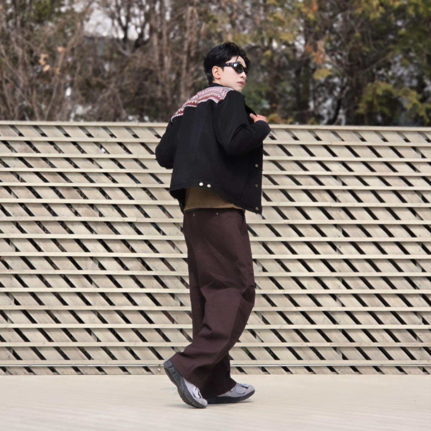 ersco Ancient Denim Trucker Jacket Black, Adidas Originals Canvas Cargo Work Pants Aurora Coffee - US Sizing 착용 스타일 - 5