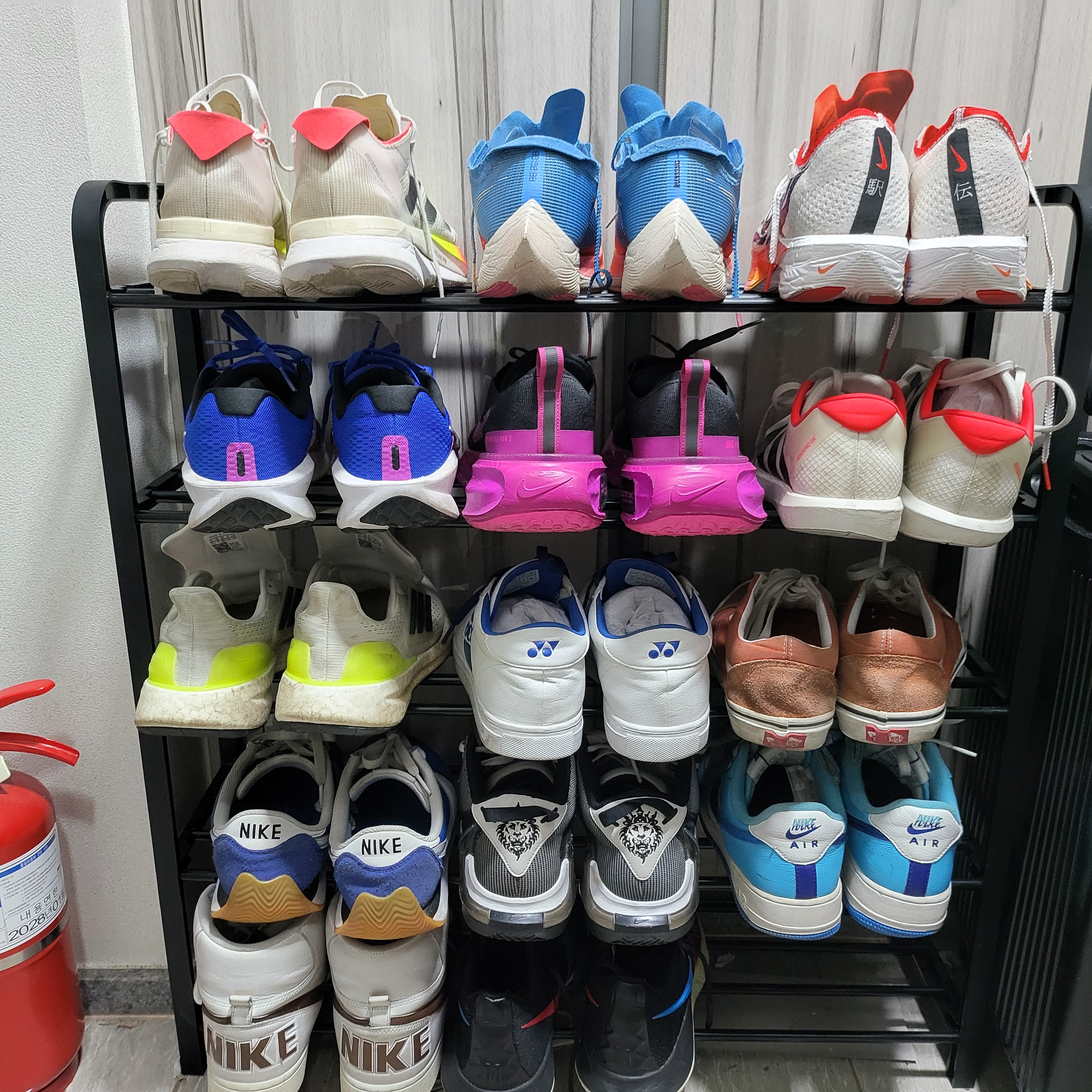 Nike ZoomX Vaporfly Next% 3 PRM White Habanero Red, (W) Nike ZoomX Vaporfly Next% 2 University Blue 착용 스타일