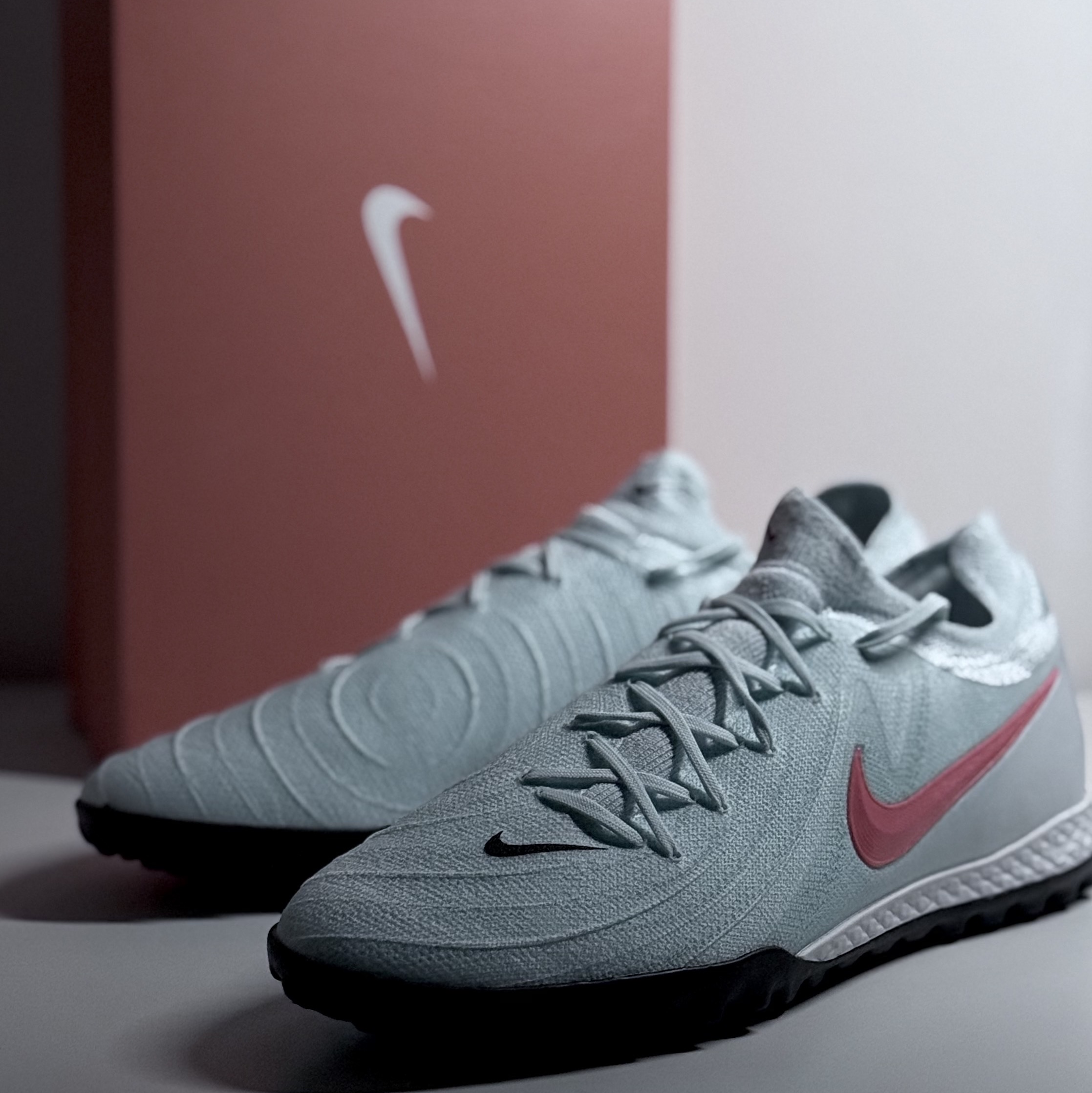 Nike Phantom GX 2 Pro TF Mint Atomic Red 착용 스타일