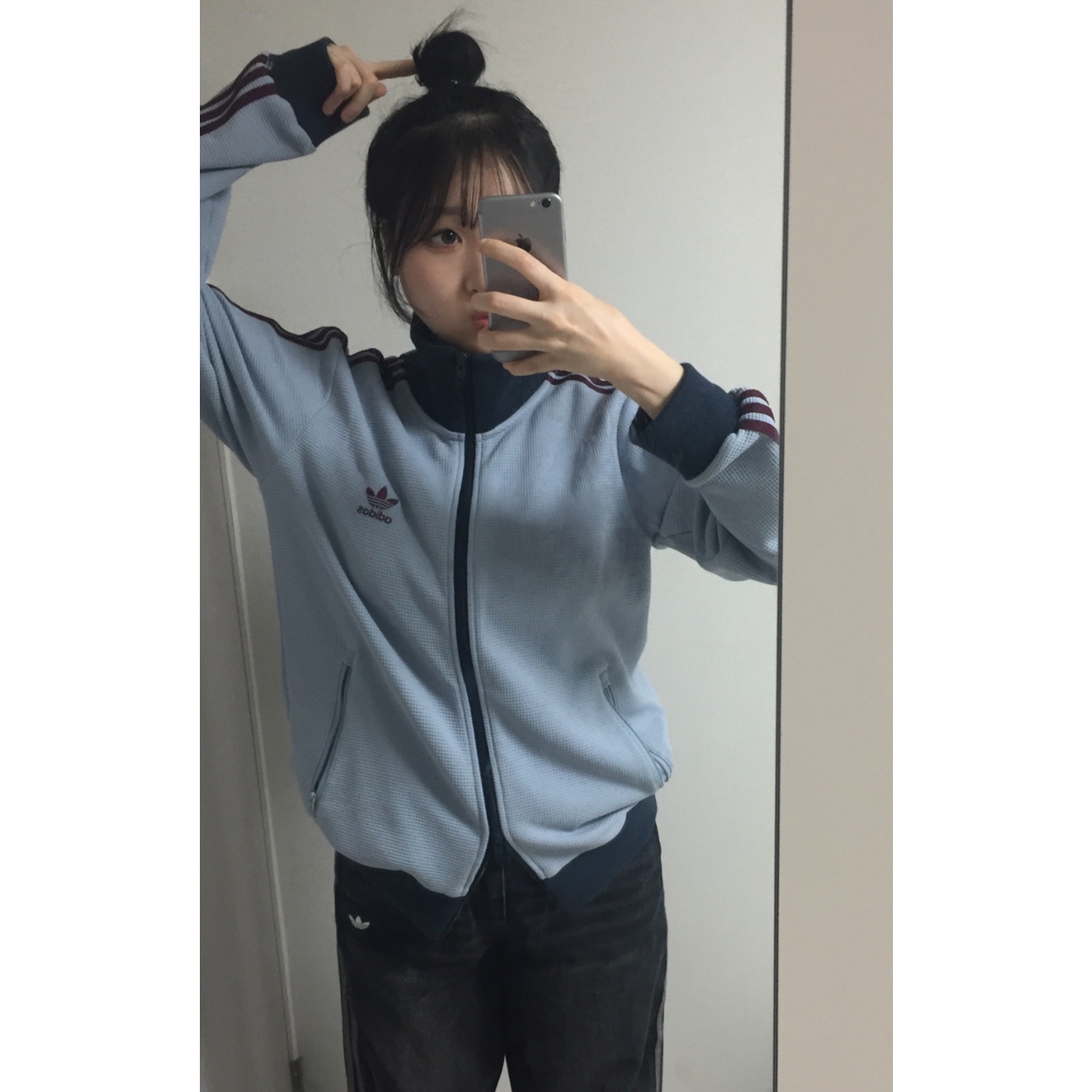 Adidas Originals Track Top Light Grey - KR Sizing, (W) Adidas Originals Loose Denim Pants Medium Black Denim - KR Sizing 착용 스타일 - 2