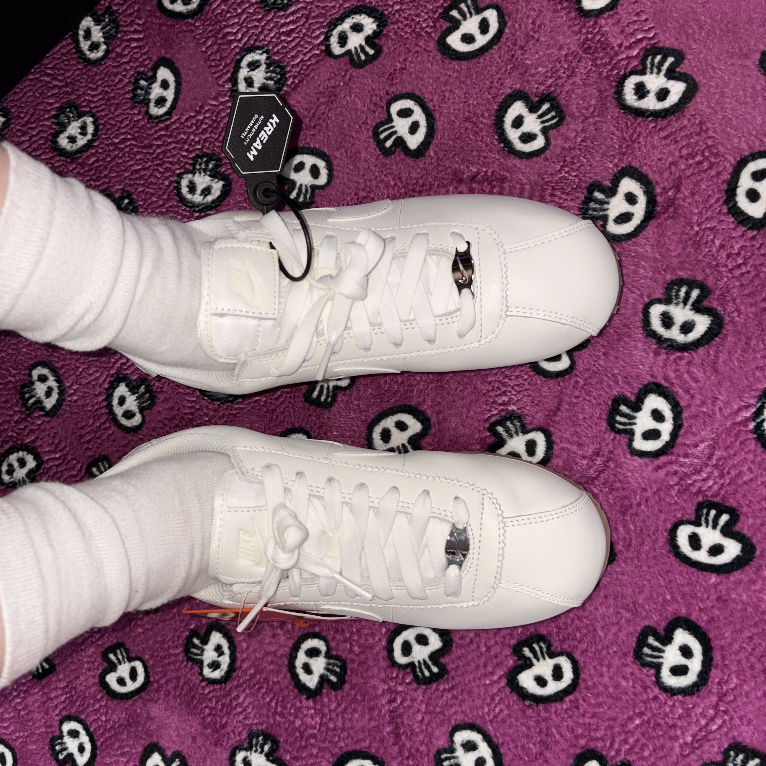 (W) Nike Cortez SE Sail 착용 스타일 - 1