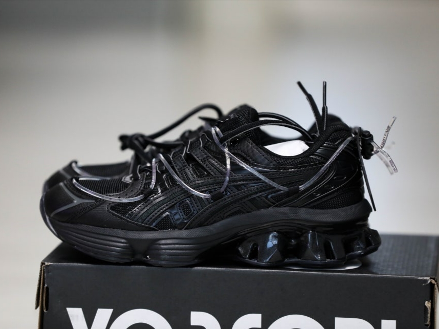 Asics x Yoasobi Gel-Kinetic Fluent Y Black Black 착용 스타일