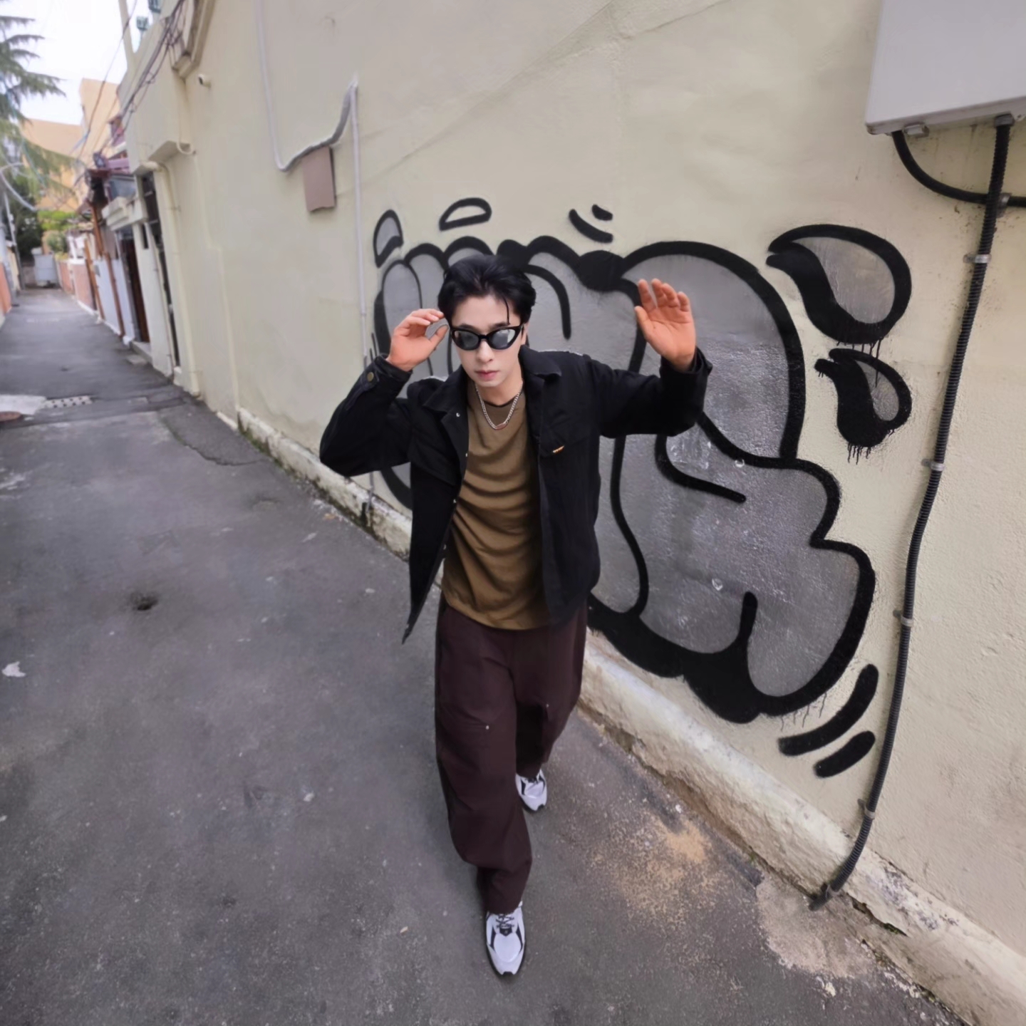 ersco Ancient Denim Trucker Jacket Black, Adidas Originals Canvas Cargo Work Pants Aurora Coffee - US Sizing 착용 스타일 - 1