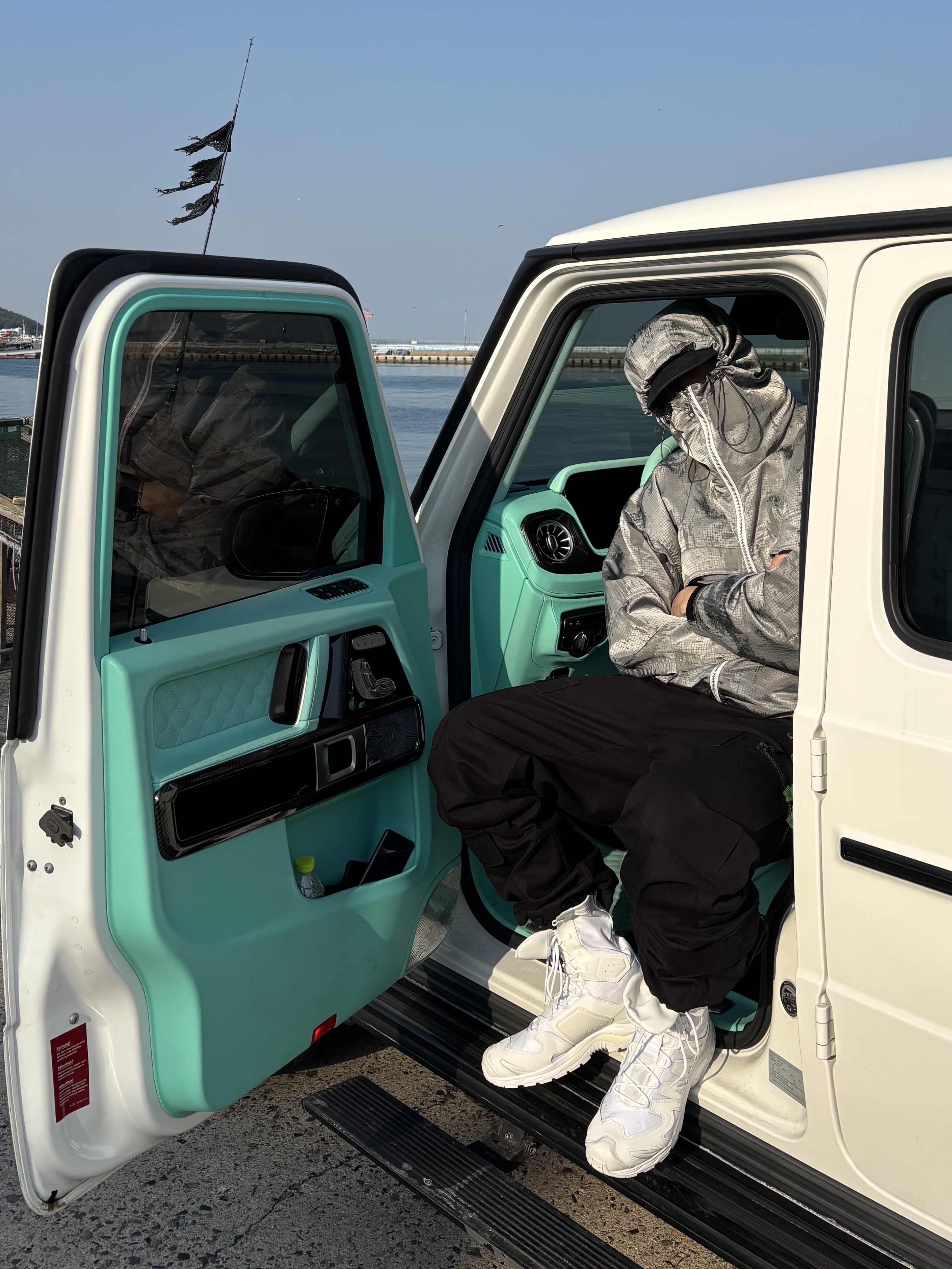 Salomon x Rier XA Jungle White, Wapworks Arctic Suspender Pants Black 착용 스타일 - 1