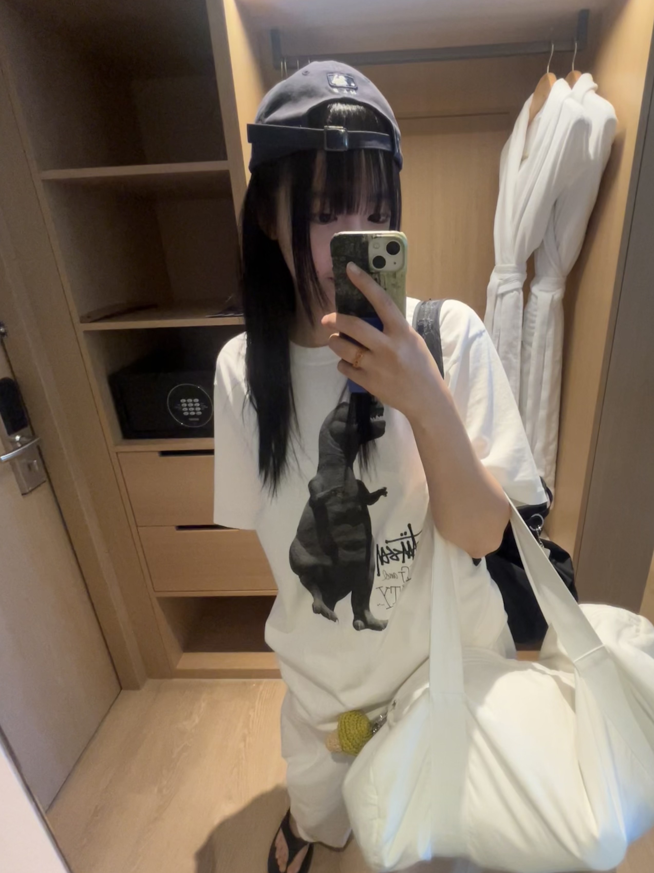 Stussy Big & Meaty Pigment Dyed T-Shirt Natural, Stussy Mushroom Raffia Keychain 착용 스타일