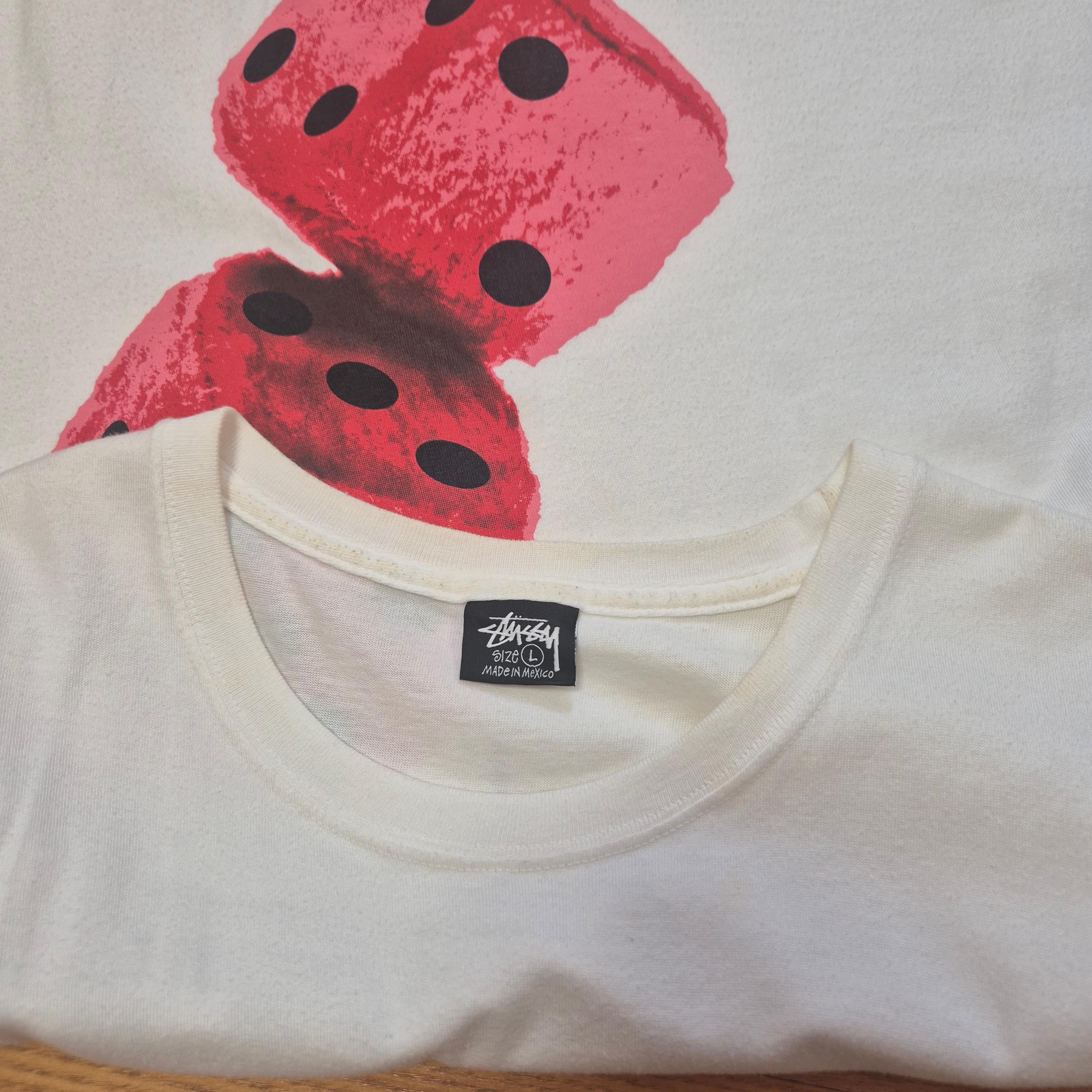 Stussy Fuzzy Dice T-Shirt White 착용 스타일