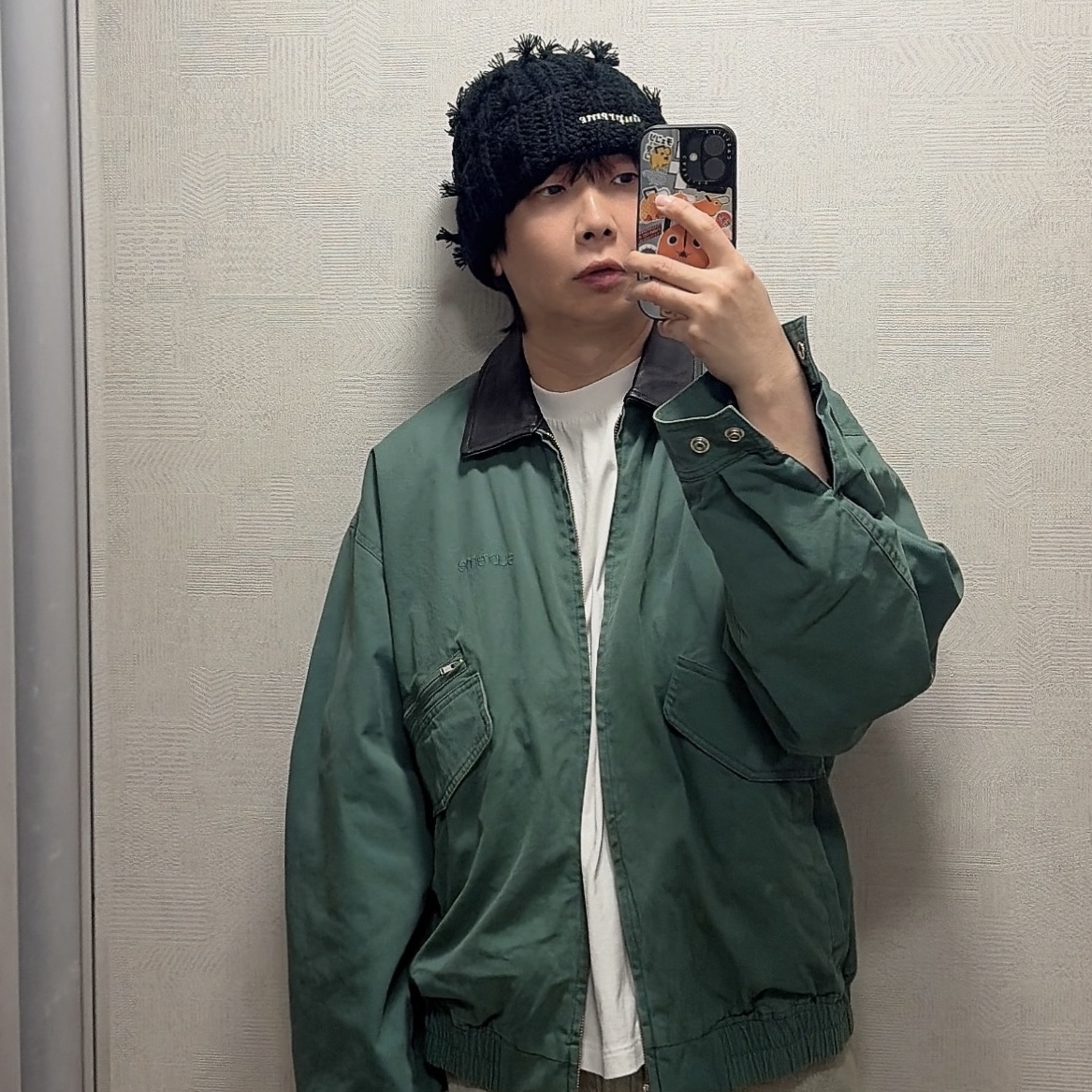 Supreme Leather Collar Utility Jacket Green - 23FW, Supreme Hand Tied Beanie Black - 23FW 착용 스타일