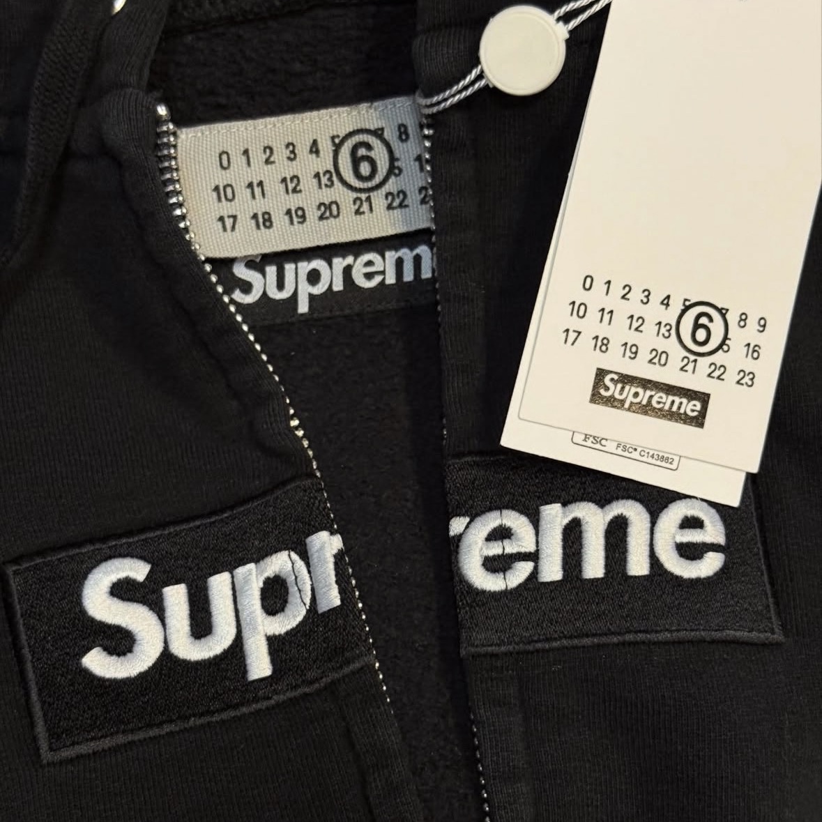 Supreme x MM6 Maison Margiela Box Logo Zip Up Hooded Sweatshirt Black - 26SS 착용 스타일