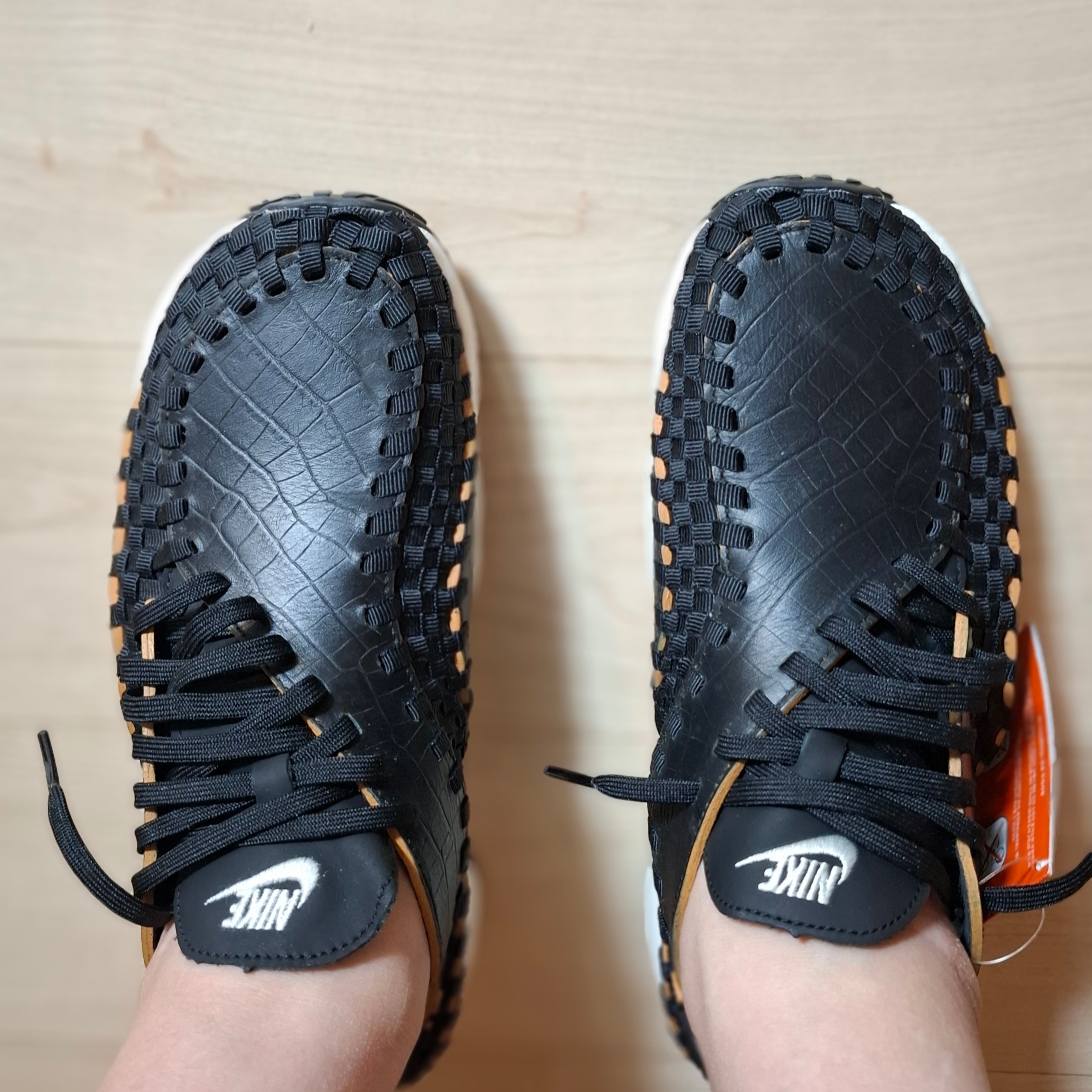 (W) Nike Air Footscape Woven Premium Black Pale Ivory 착용 스타일 - 1