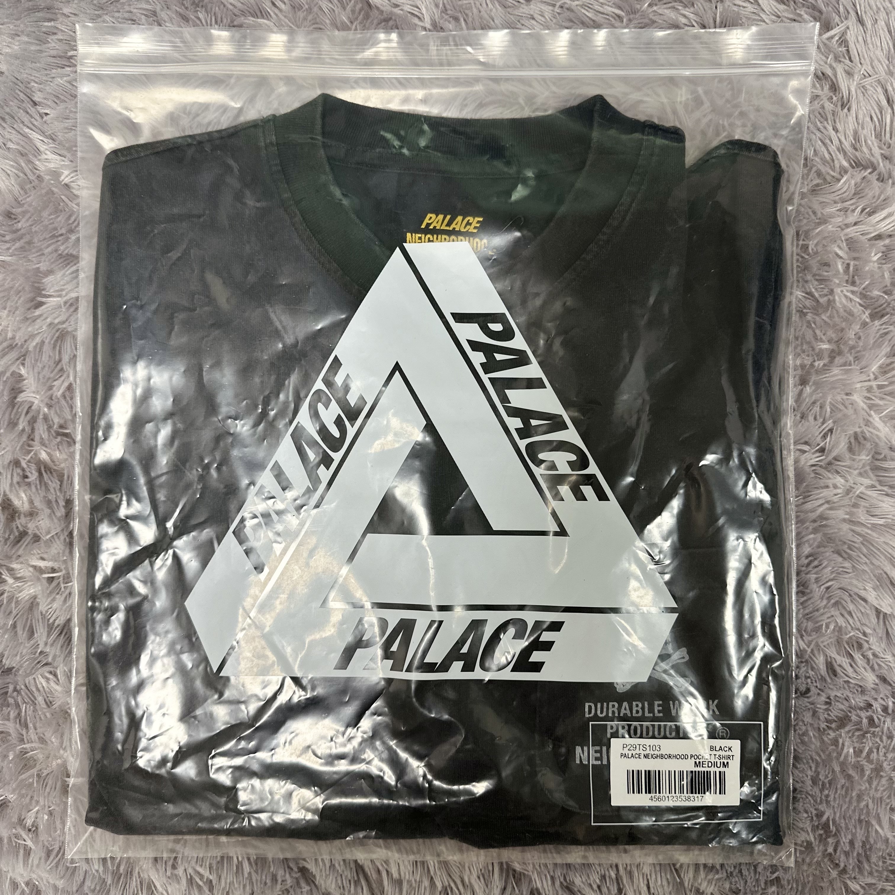 Palace x Neighborhood Pocket T-Shirt Black - 25FW 착용 스타일 - 1