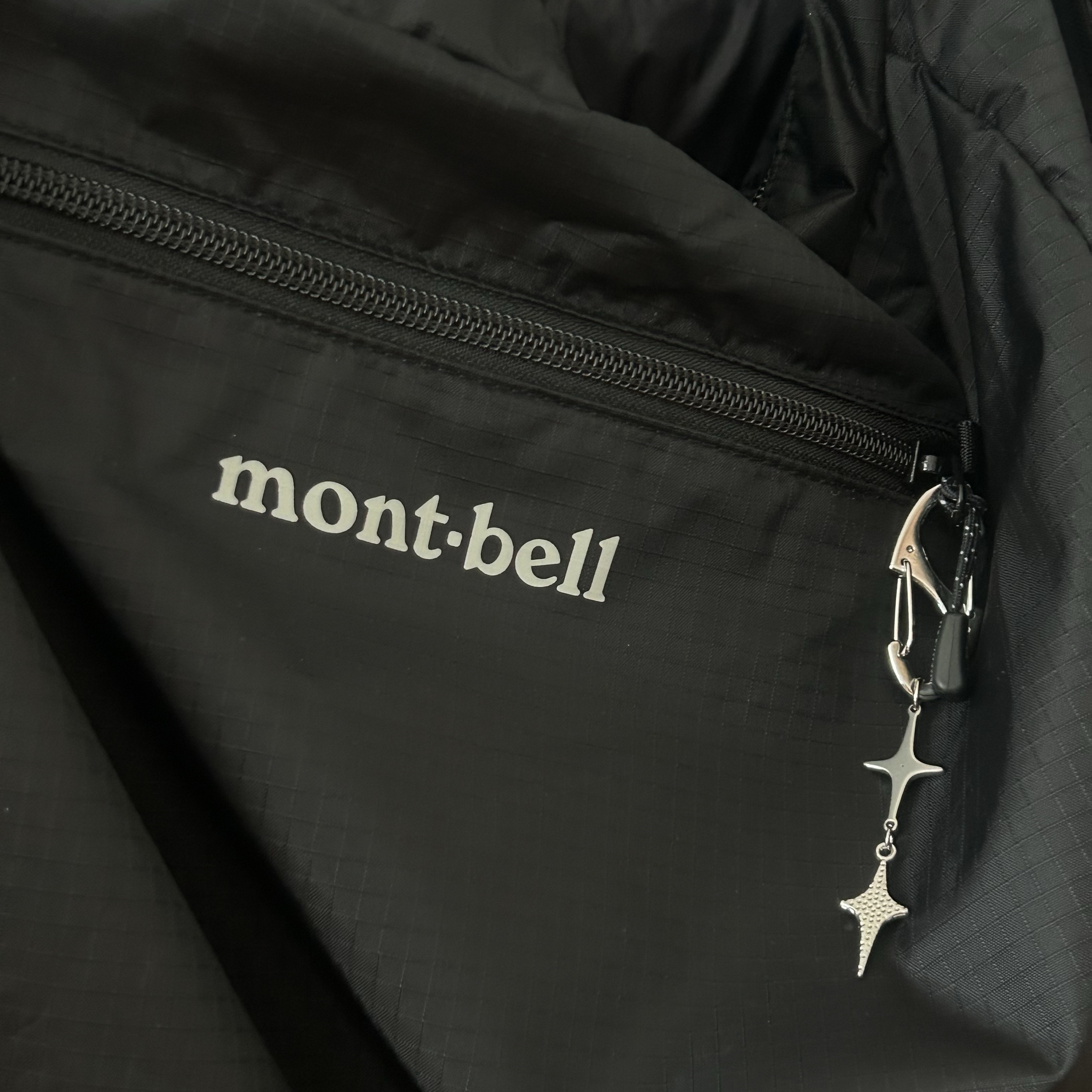 Montbell Pocketable Light Shoulder Bag Medium Black, Dr. Martens 1461 Quad Black 착용 스타일 - 2