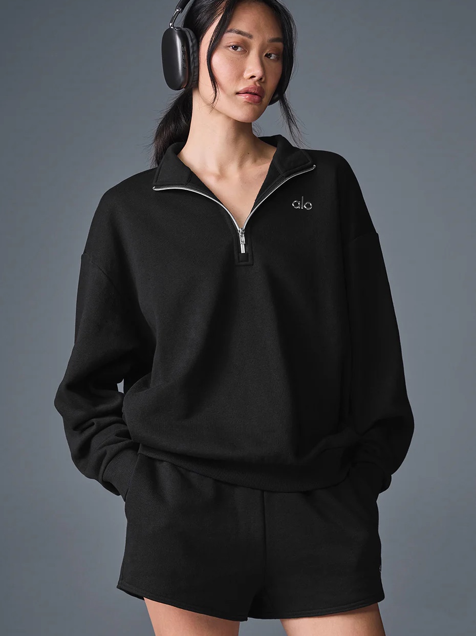 Alo Yoga Accolade 1/4 Zip Pullover Black, (W) Alo Yoga Megastar Cargo Pants Black 착용 스타일 - 2