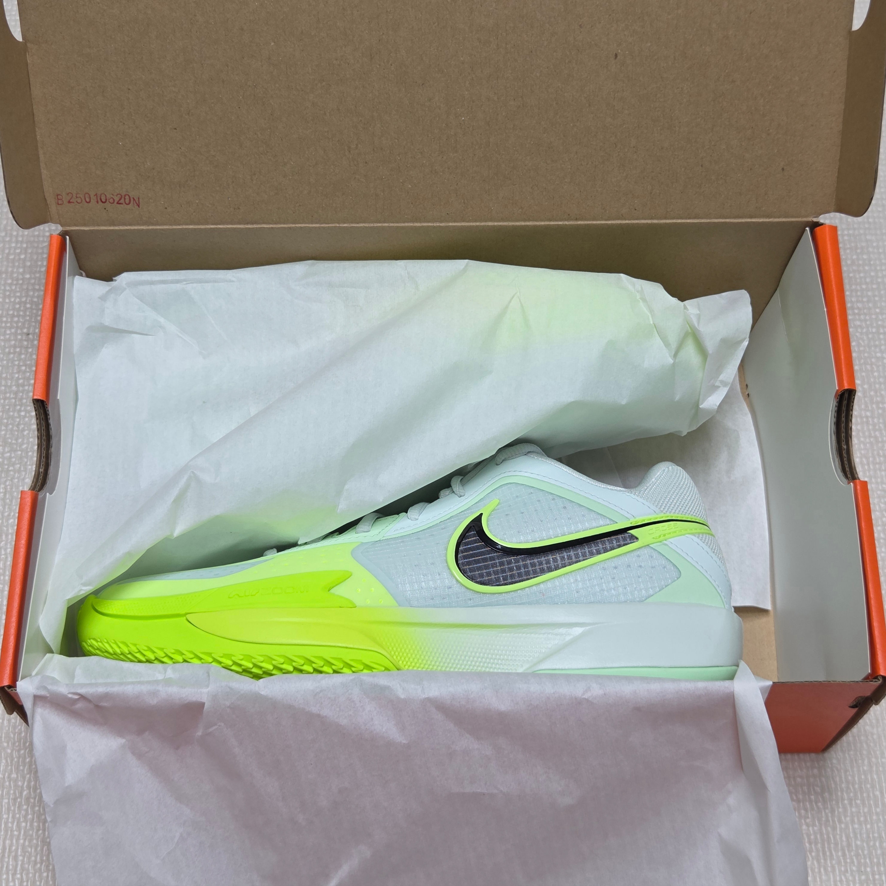 Nike G.T. Cut Cross EP Barely Green Volt 착용 스타일 - 2
