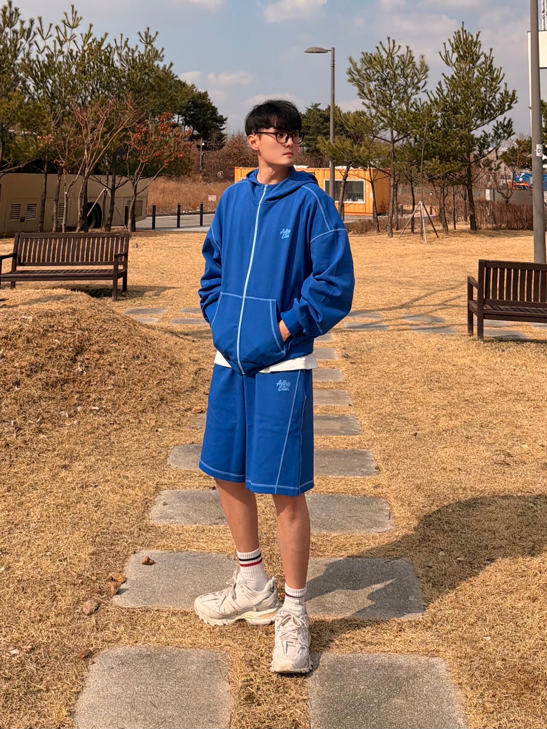 Balenciaga Track Sneakers White 착용 스타일 - 1