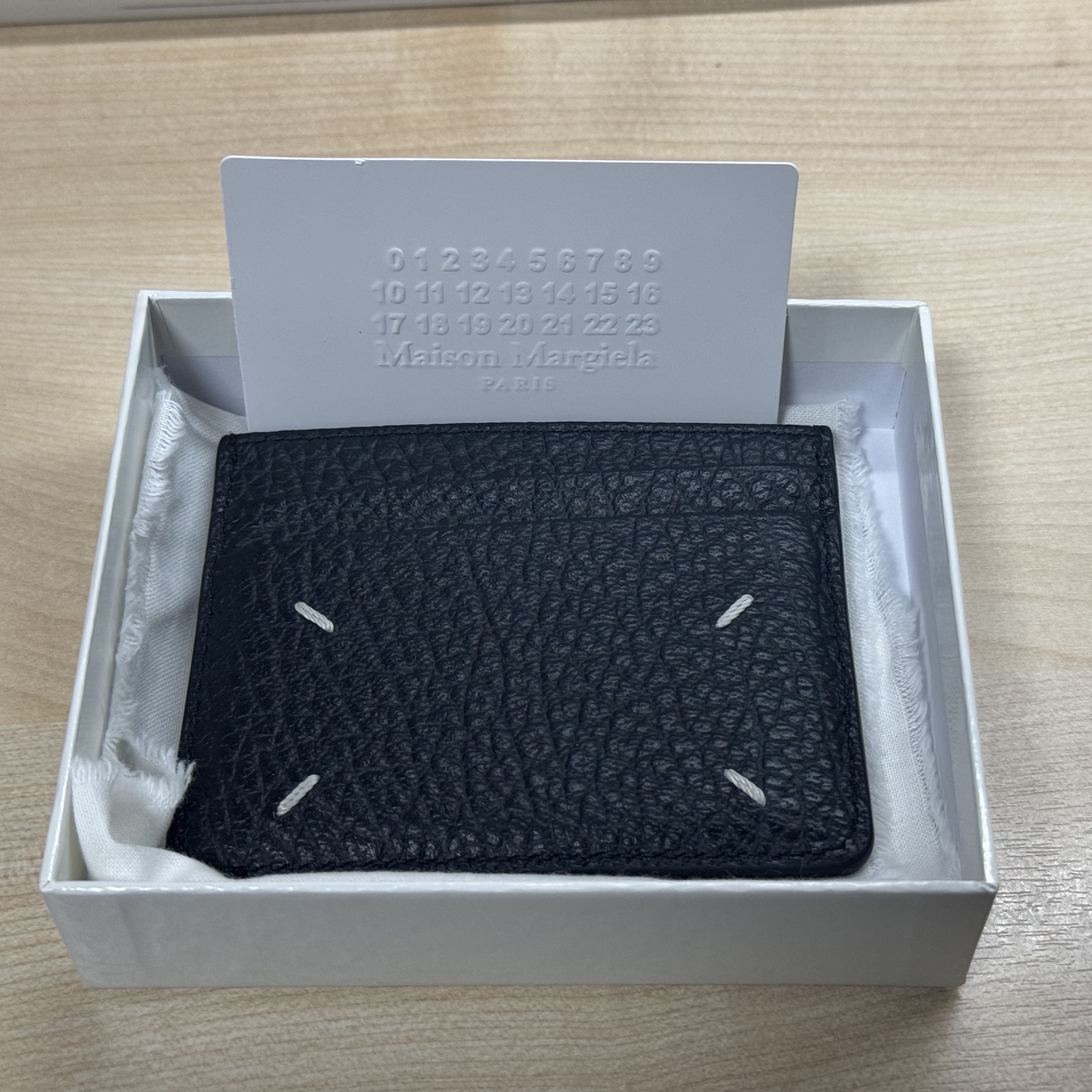 Maison Margiela Stitch Card Holder Black 착용 스타일