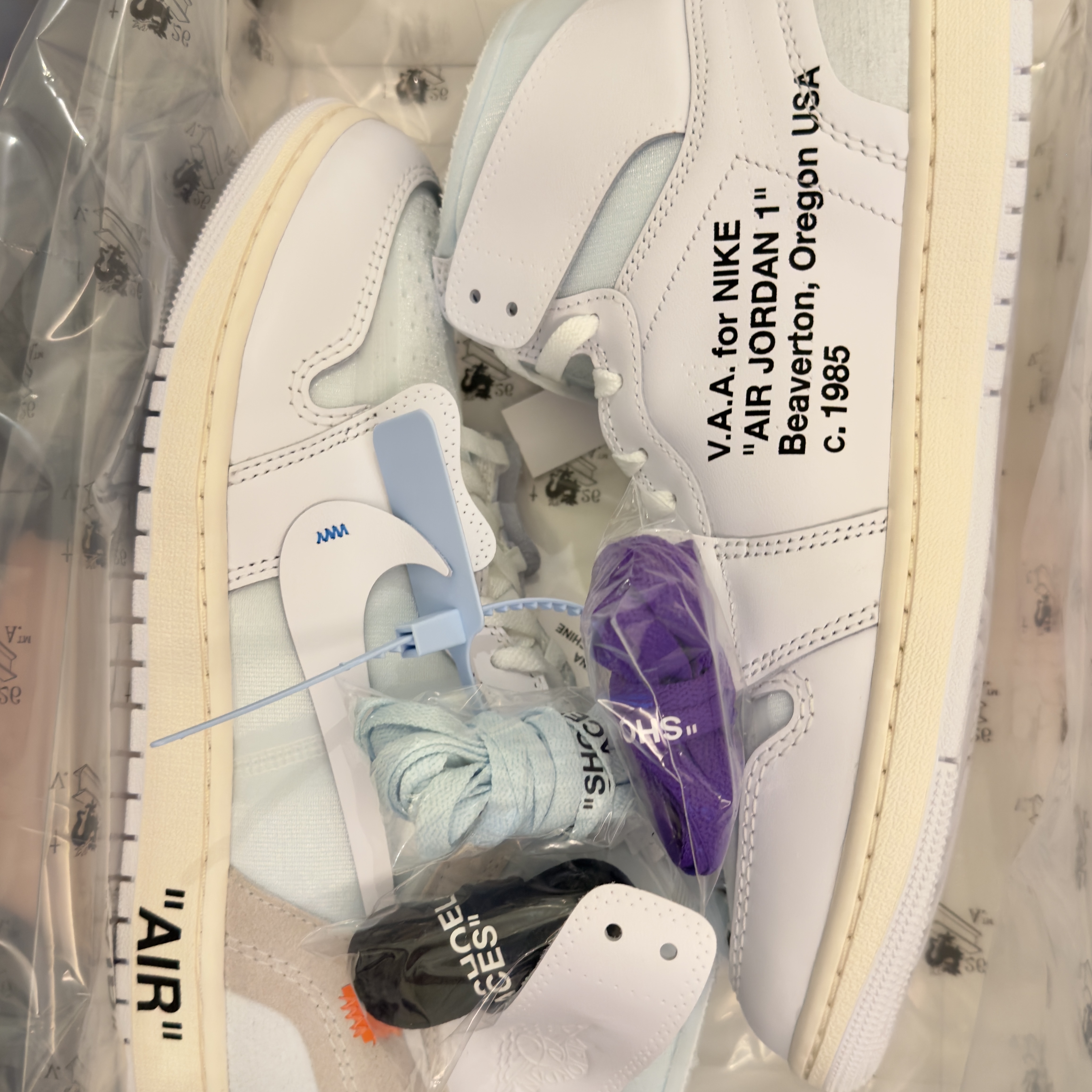 Jordan 1 x Virgil Abloh Archive Retro High Alaska White 착용 스타일 - 1