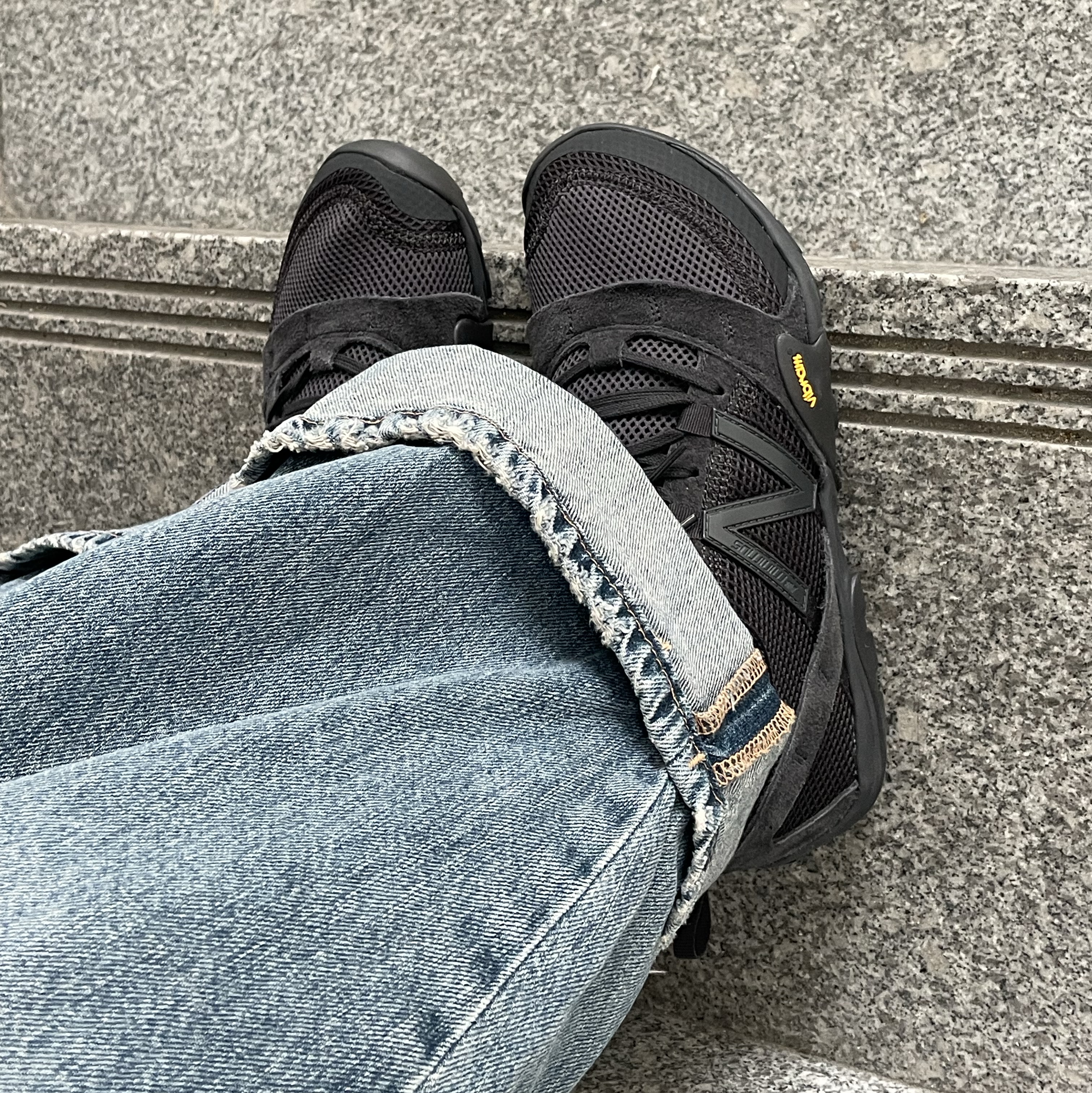 New Balance Minimus MT10O Black Castlerock 착용 스타일 - 2
