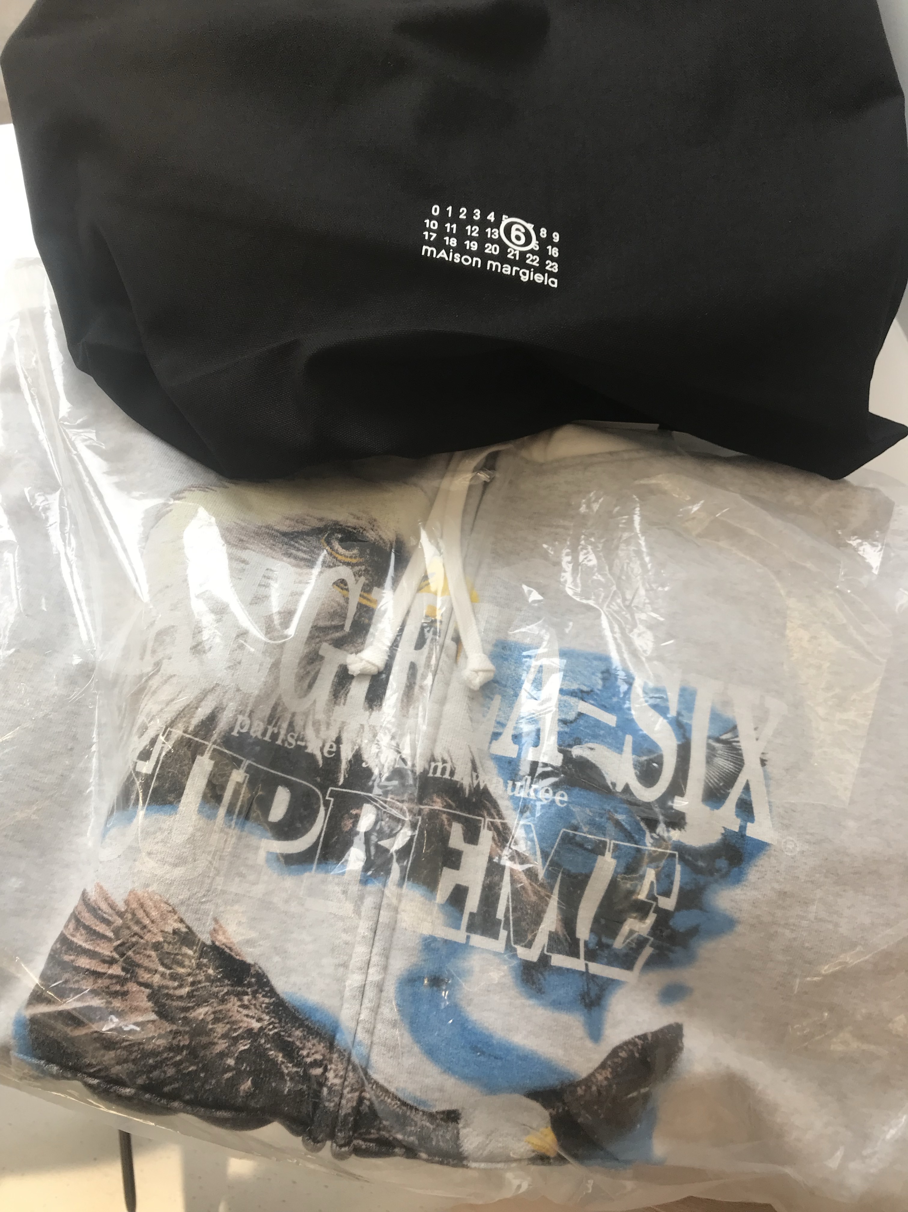Supreme x MM6 Maison Margiela Eagle Zip Up Hooded Sweatshirt Ash Grey - 26SS 착용 스타일
