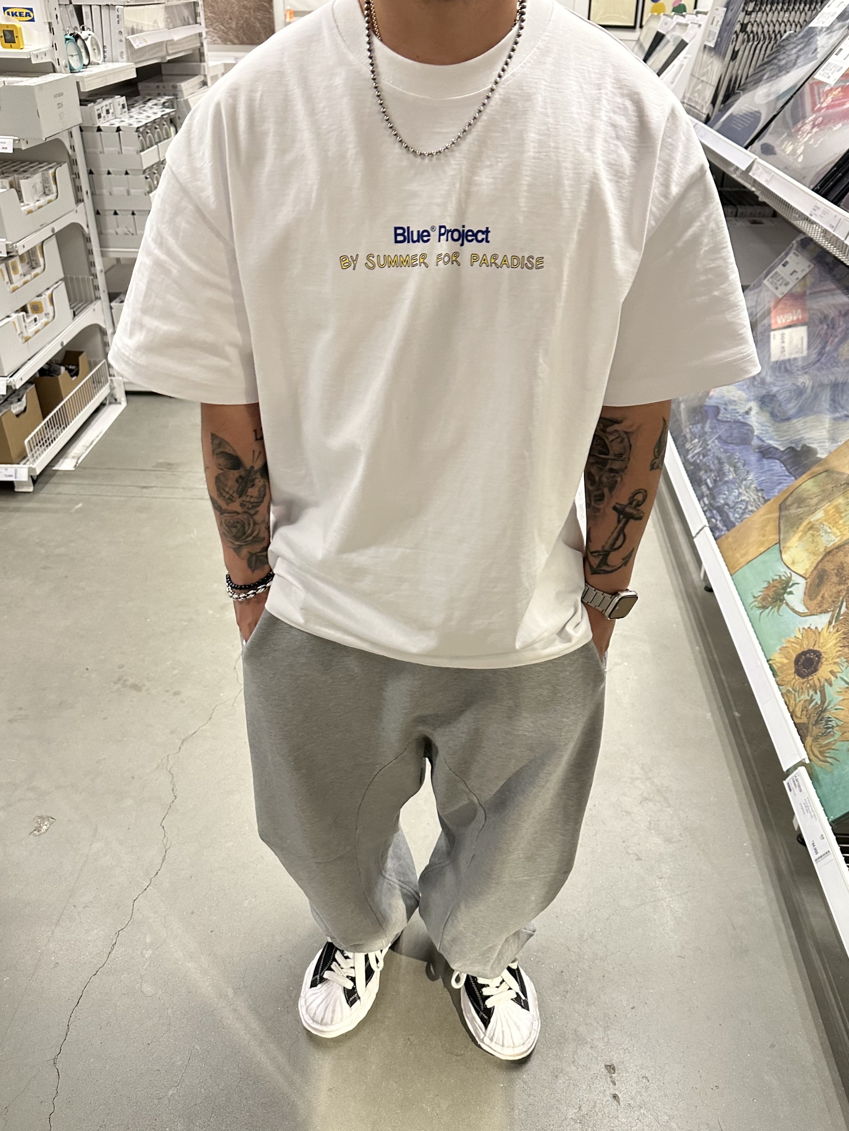 Stussy Washed Stock Bucket Hat Charcoal, Maison Mihara Yasuhiro Blakey OG Sole Canvas Low-top Sneakers Black White 착용 스타일 - 4