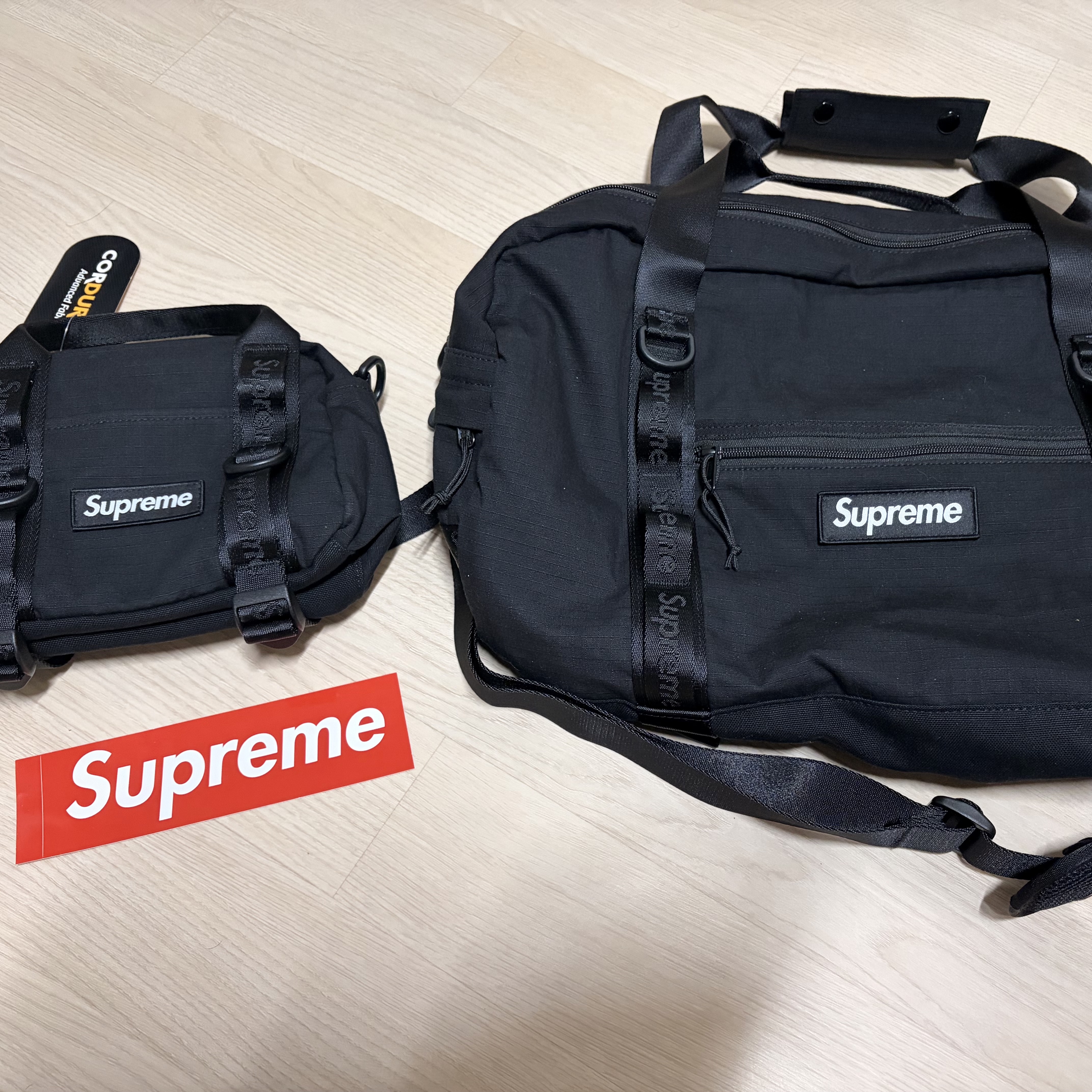 Supreme Duffle Bag Black - 26SS, Supreme Mini Duffle Bag Black - 26SS 착용 스타일