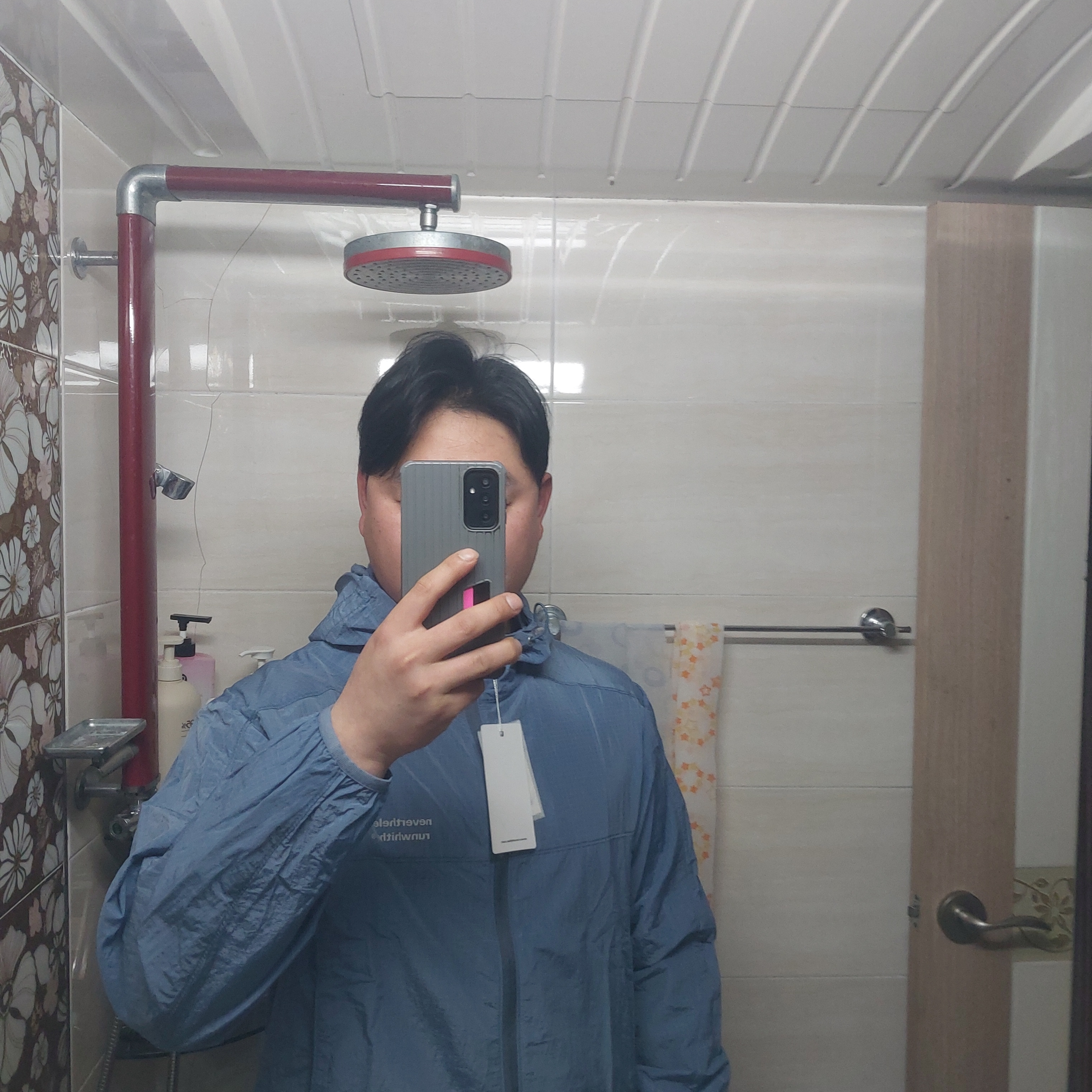 [KREAM 단독] runwhither Windbreaker Jacket V2 Blue 착용 스타일 - 2