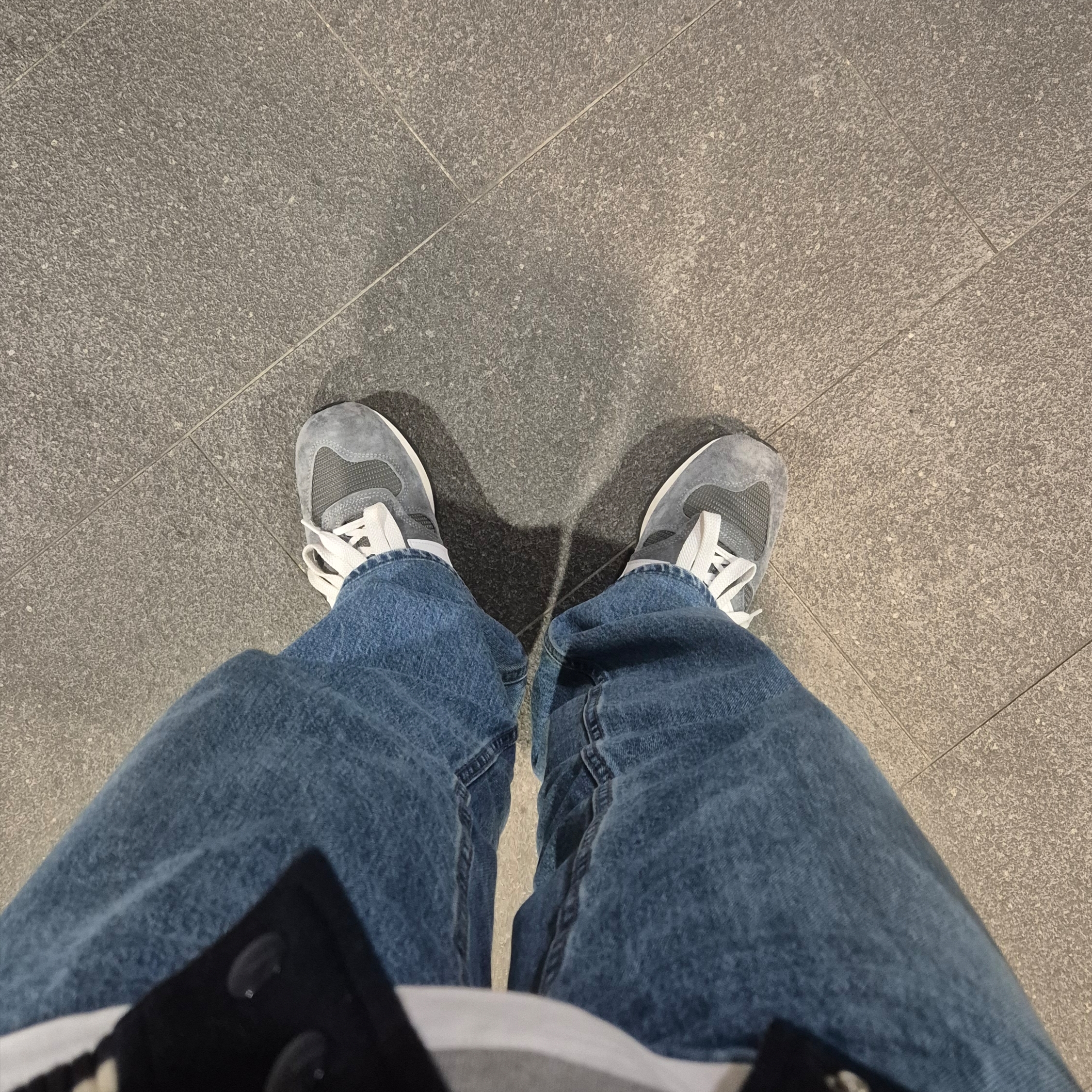 New Balance 990v1 Made in USA Grey White 착용 스타일