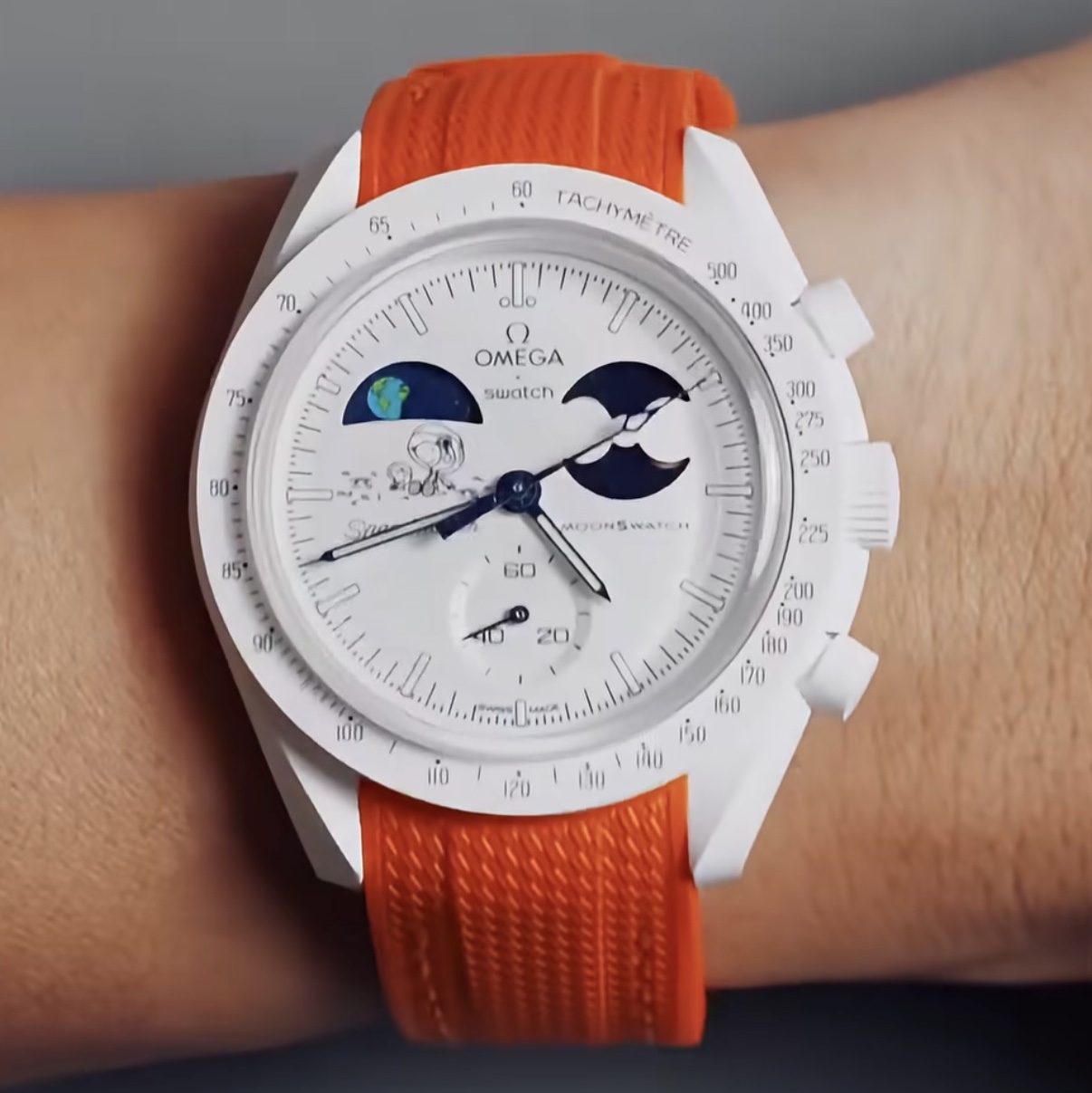 Swatch x Omega x Snoopy Bioceramic Moonswatch Mission To The Earthphase 42mm Moonshine Gold Cold Moon 착용 스타일