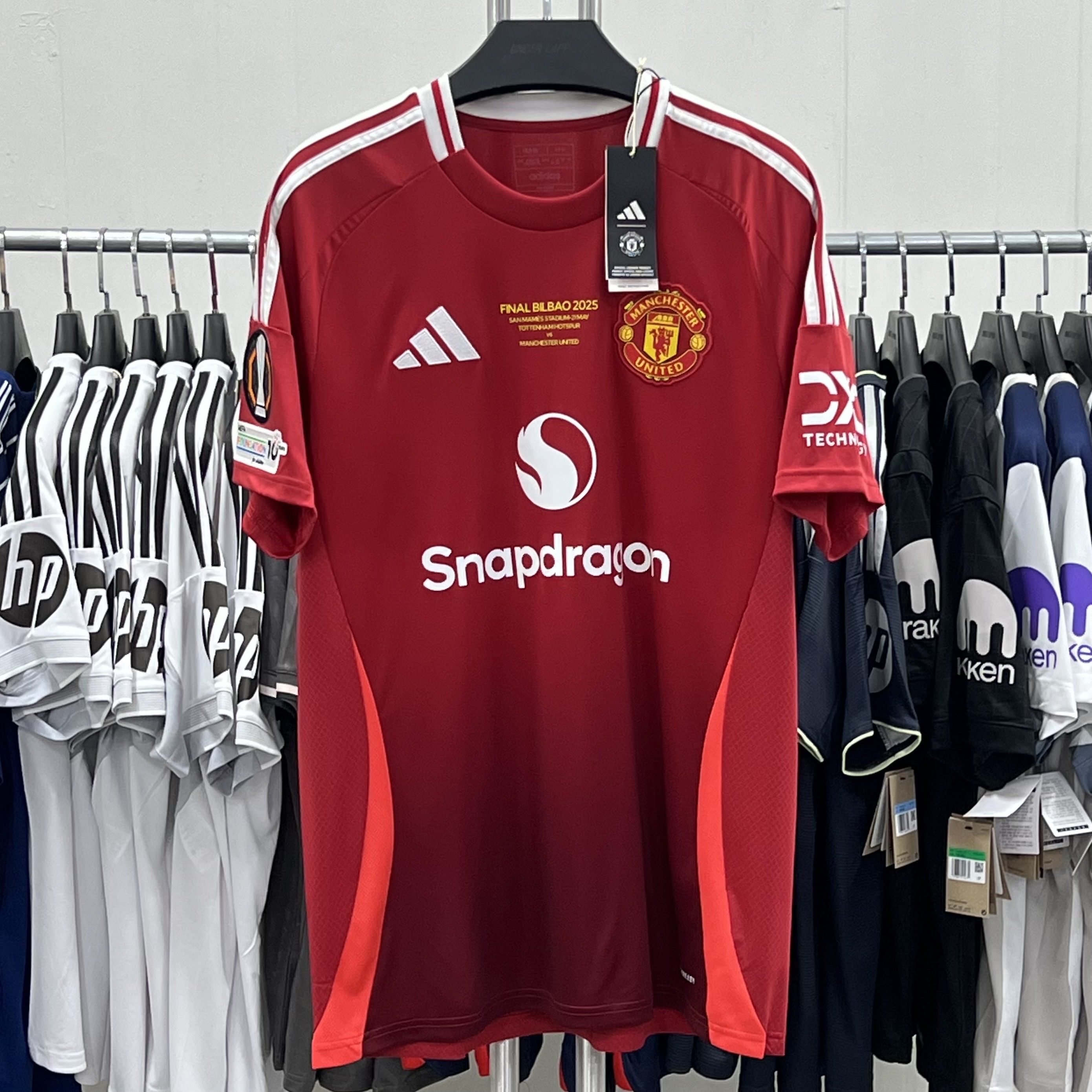 Adidas Manchester United 2025/26 Home Jersey Mufc Red - KR Sizing (Non Marking Ver.), Adidas Manchester United Originals Track Top Black Red - KR Sizing 착용 스타일 - 2