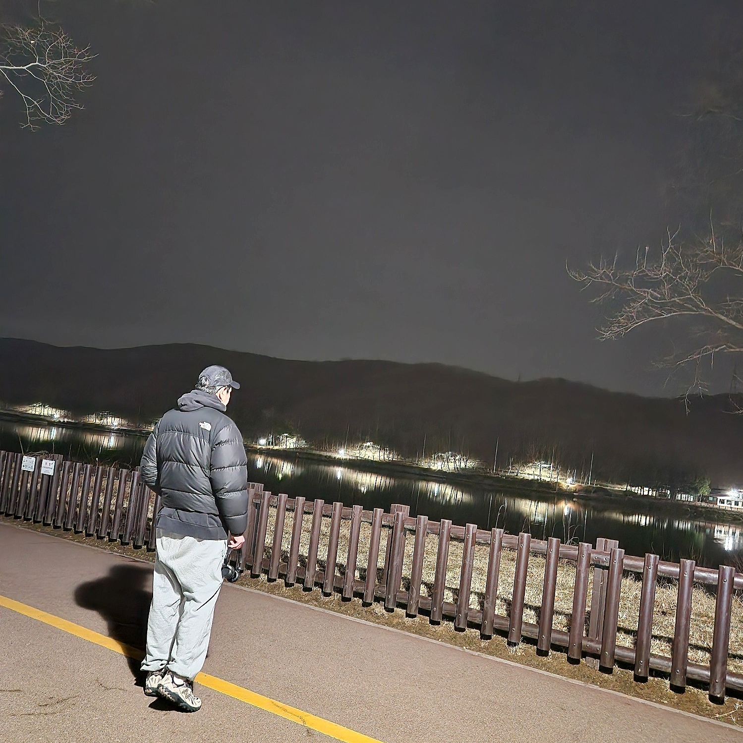 New Balance ML610 Flat Taupe Ice Wine, True Religion Classic Sweat Pants_Melange Grey 착용 스타일 - 1
